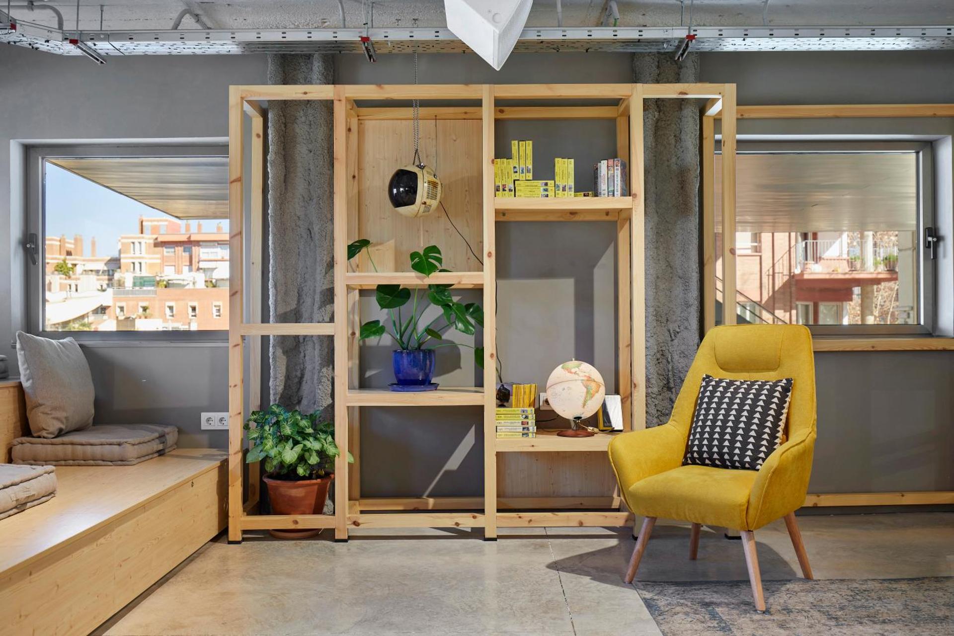 Communal lounge/ TV room