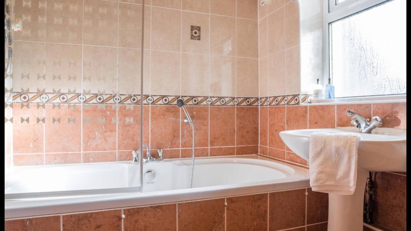 Pippin, Tranquil Scottish Cottage with Hot Tub