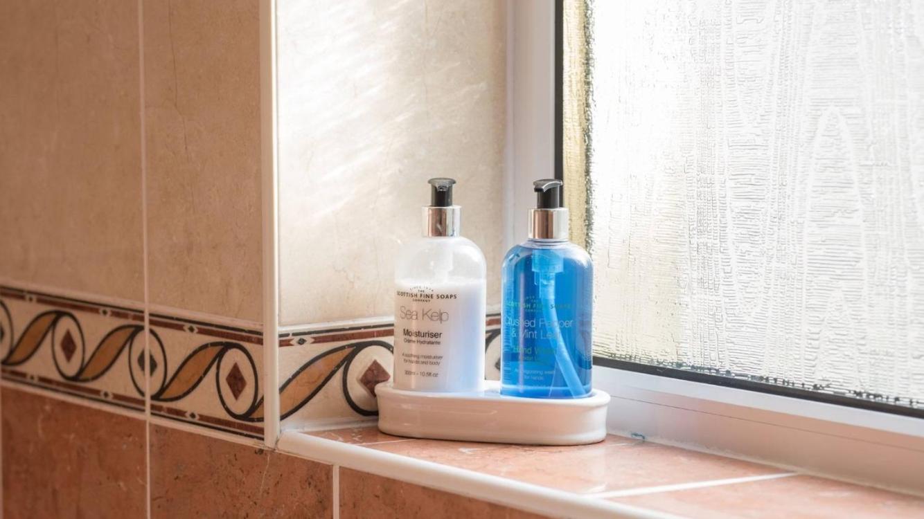 Pippin, Tranquil Scottish Cottage with Hot Tub