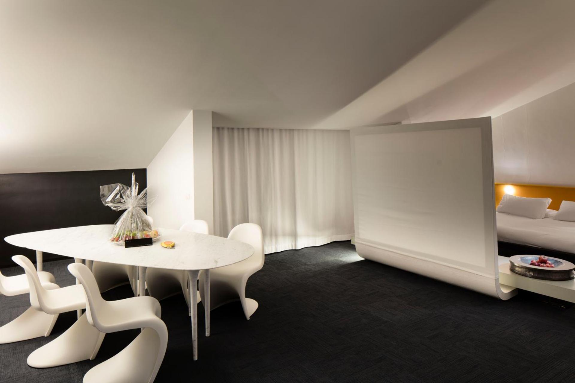 Photo of the whole room