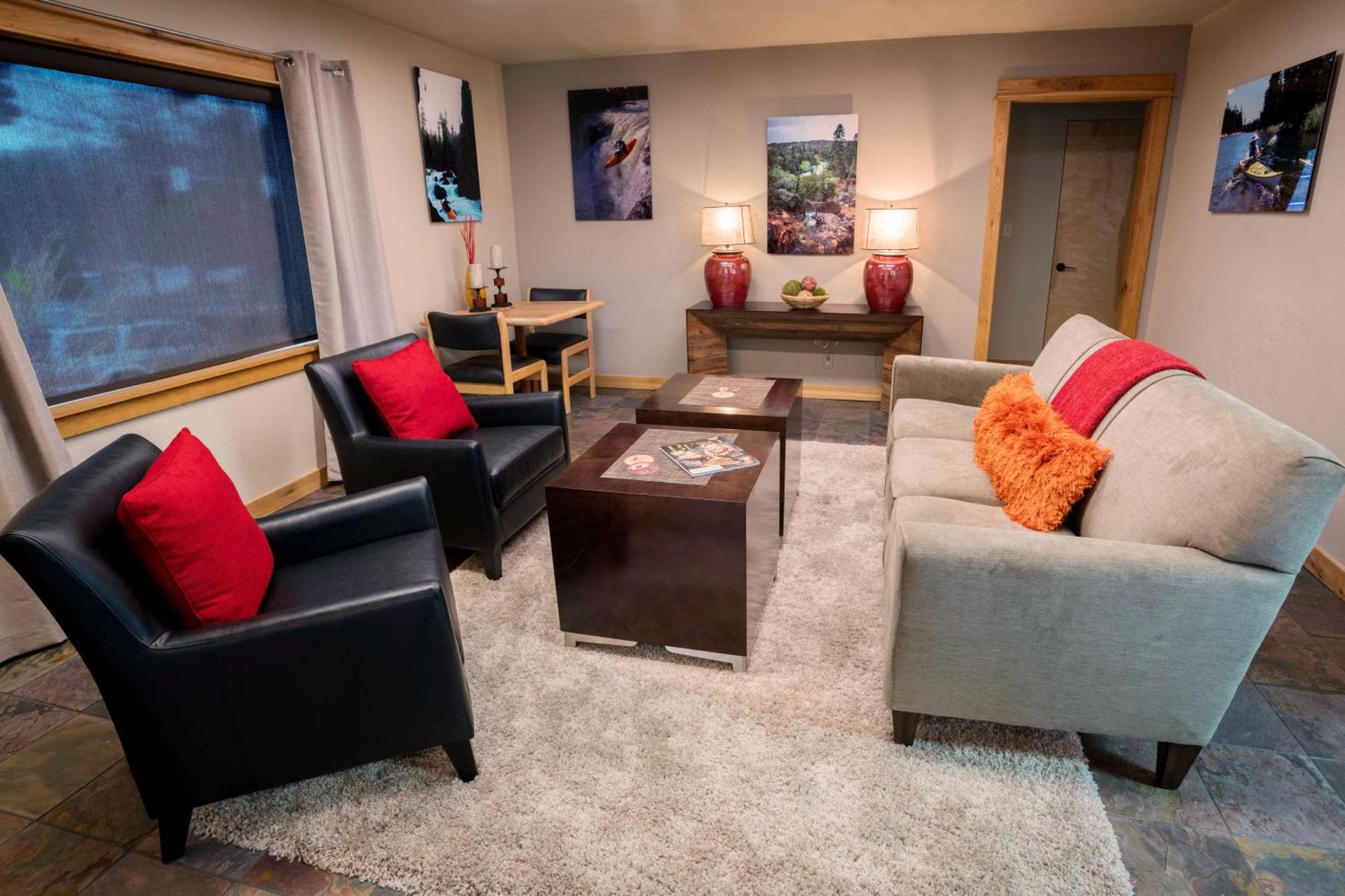 Communal lounge/ TV room