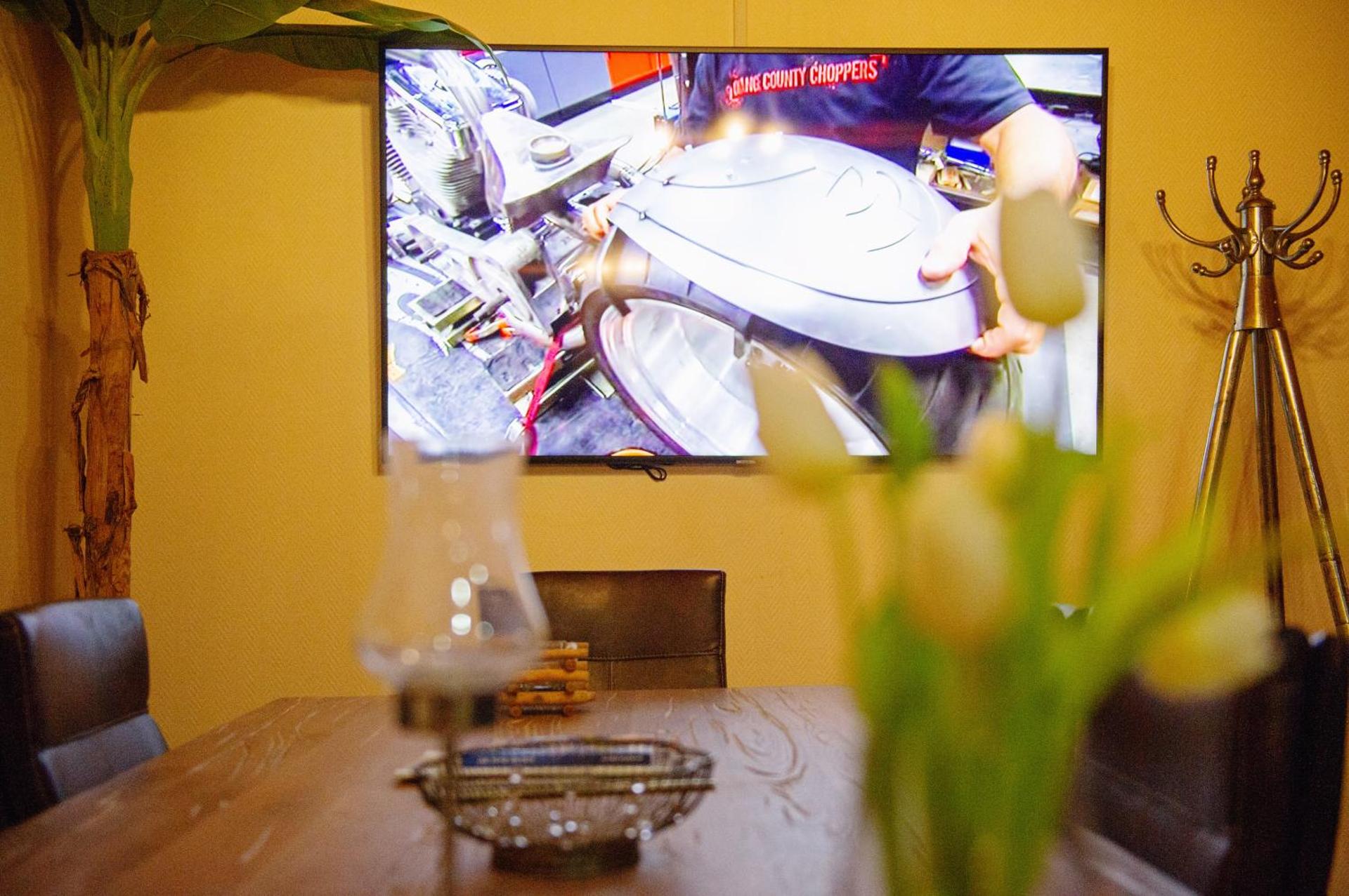 Communal lounge/ TV room