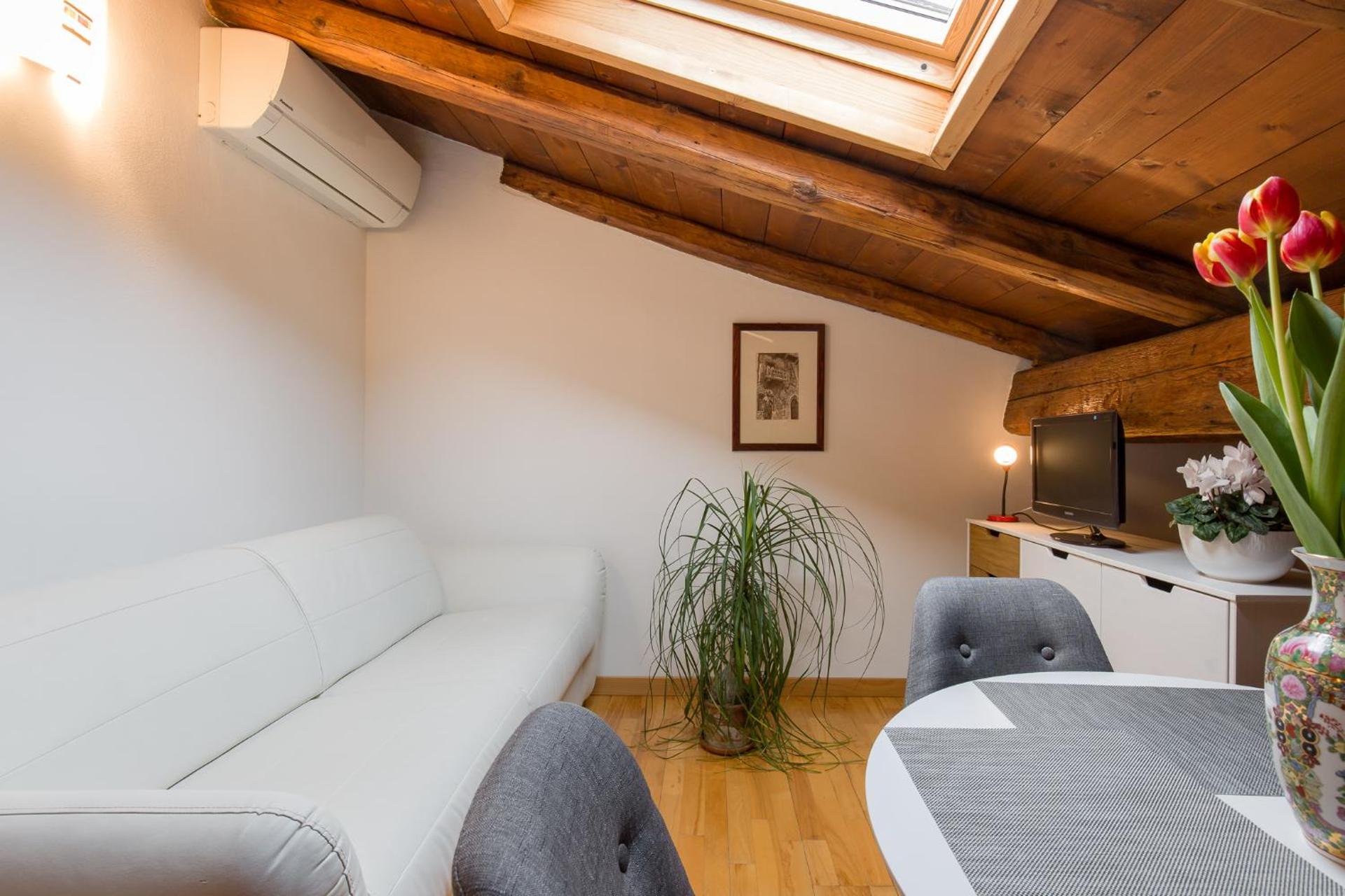 Communal lounge/ TV room