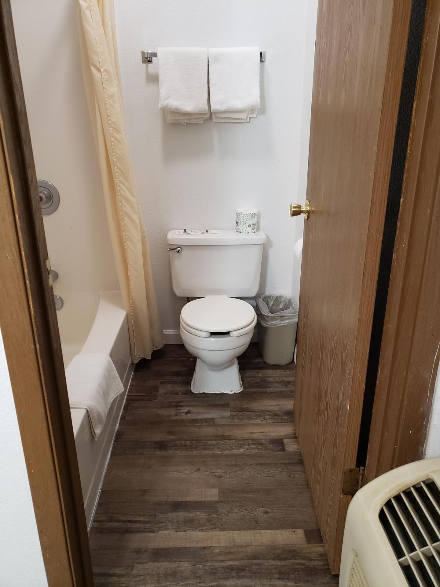 Standard Queen Room - Non-Smoking