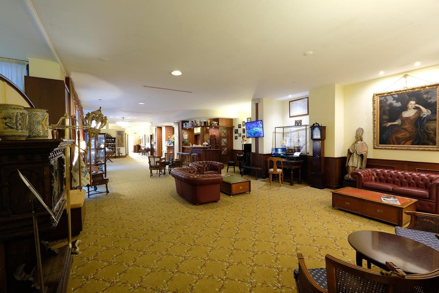 Communal lounge/ TV room