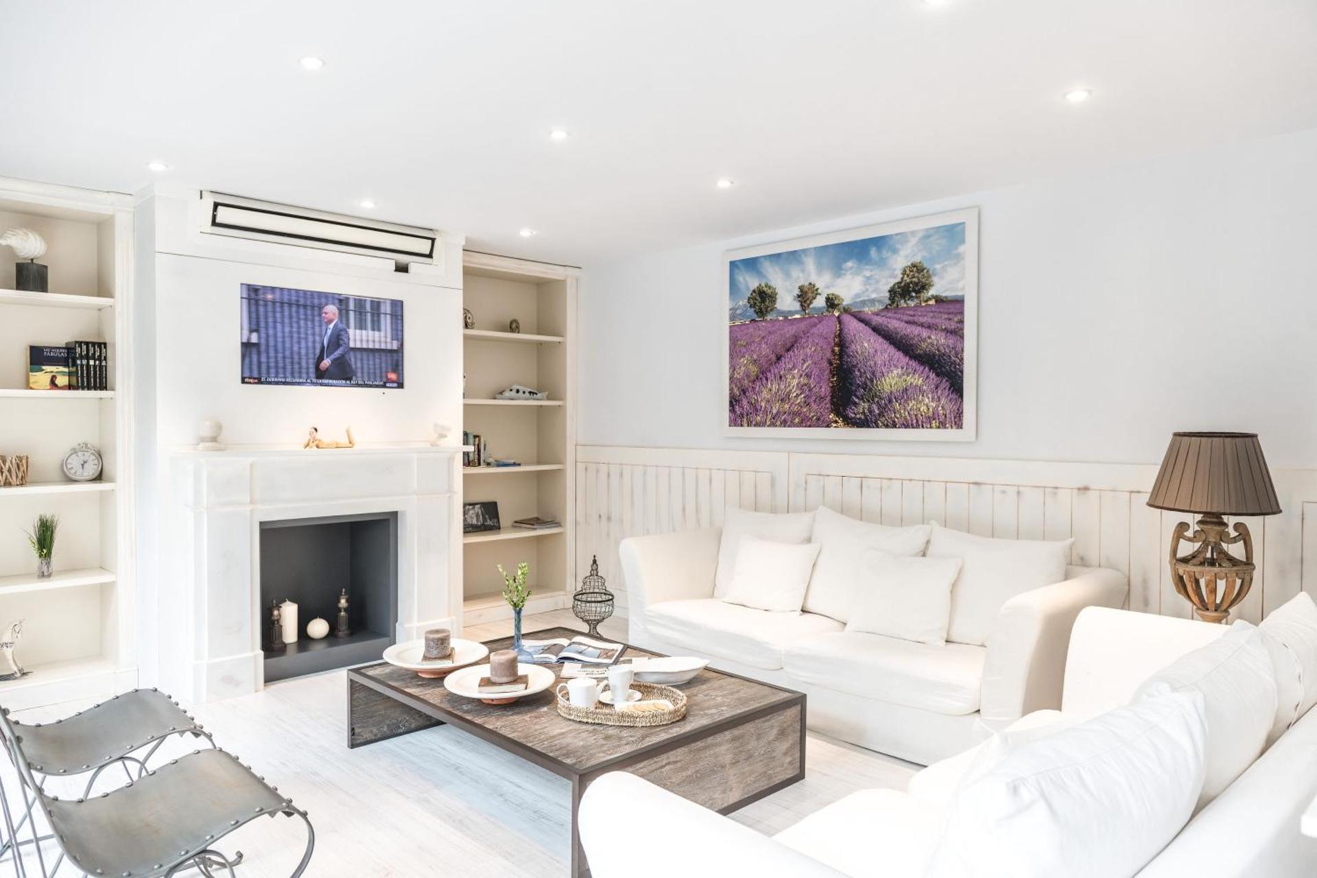 Communal lounge/ TV room