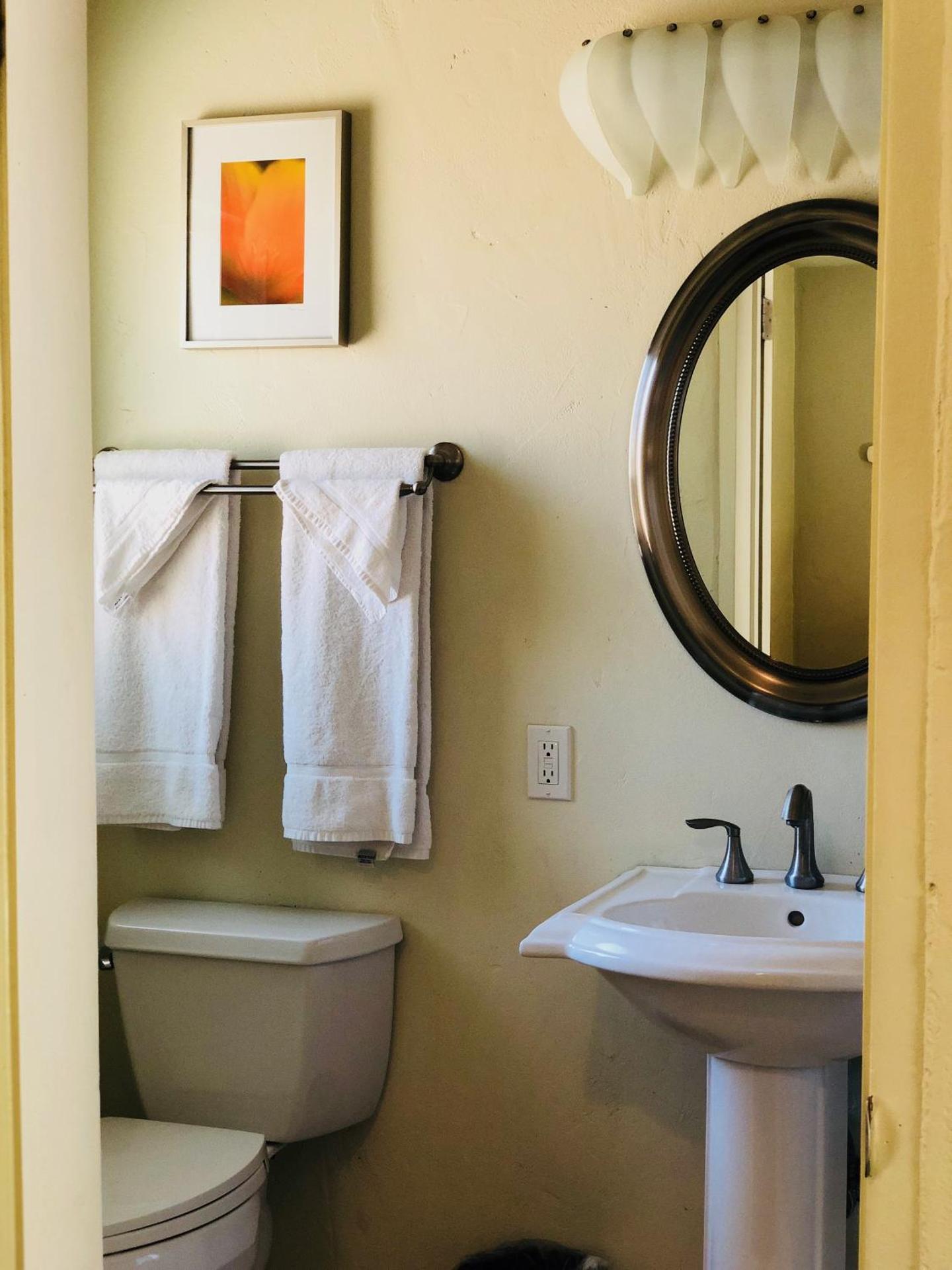 Queen's Inn By The River