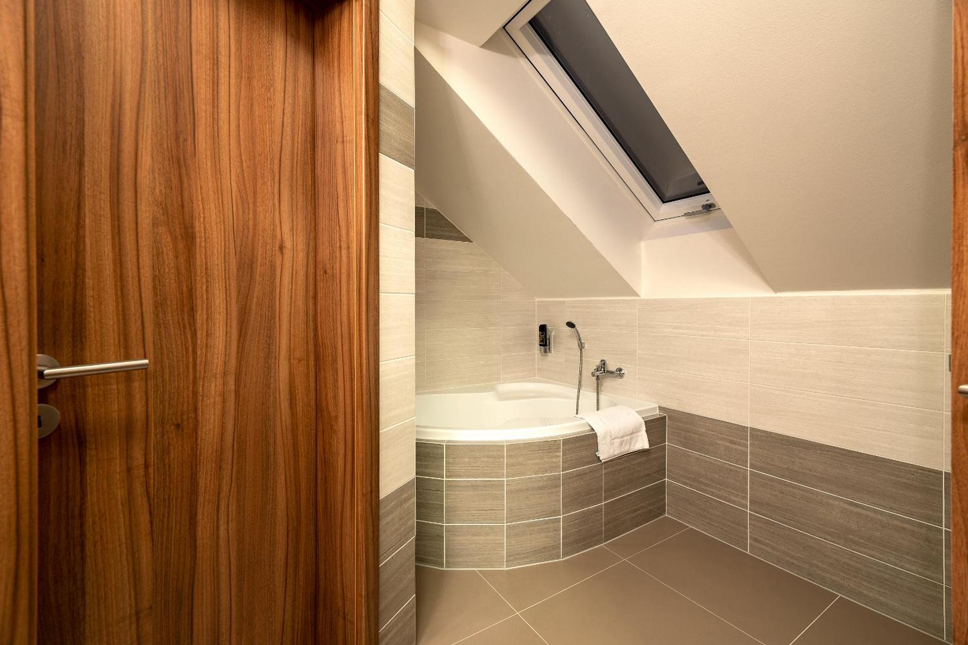 Deluxe Double Room with Bath