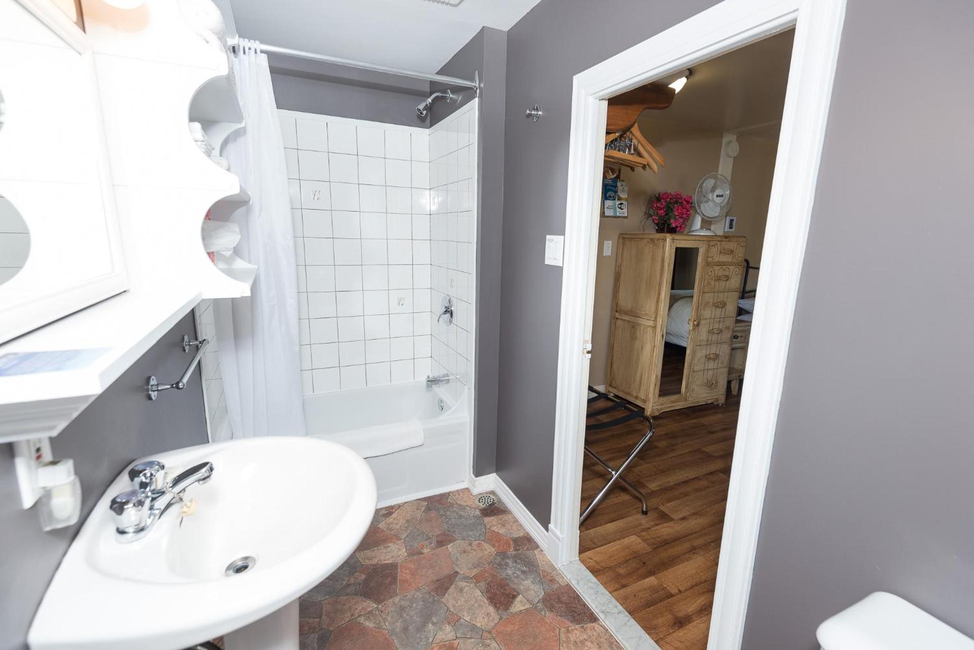 Værelse med queensize-seng