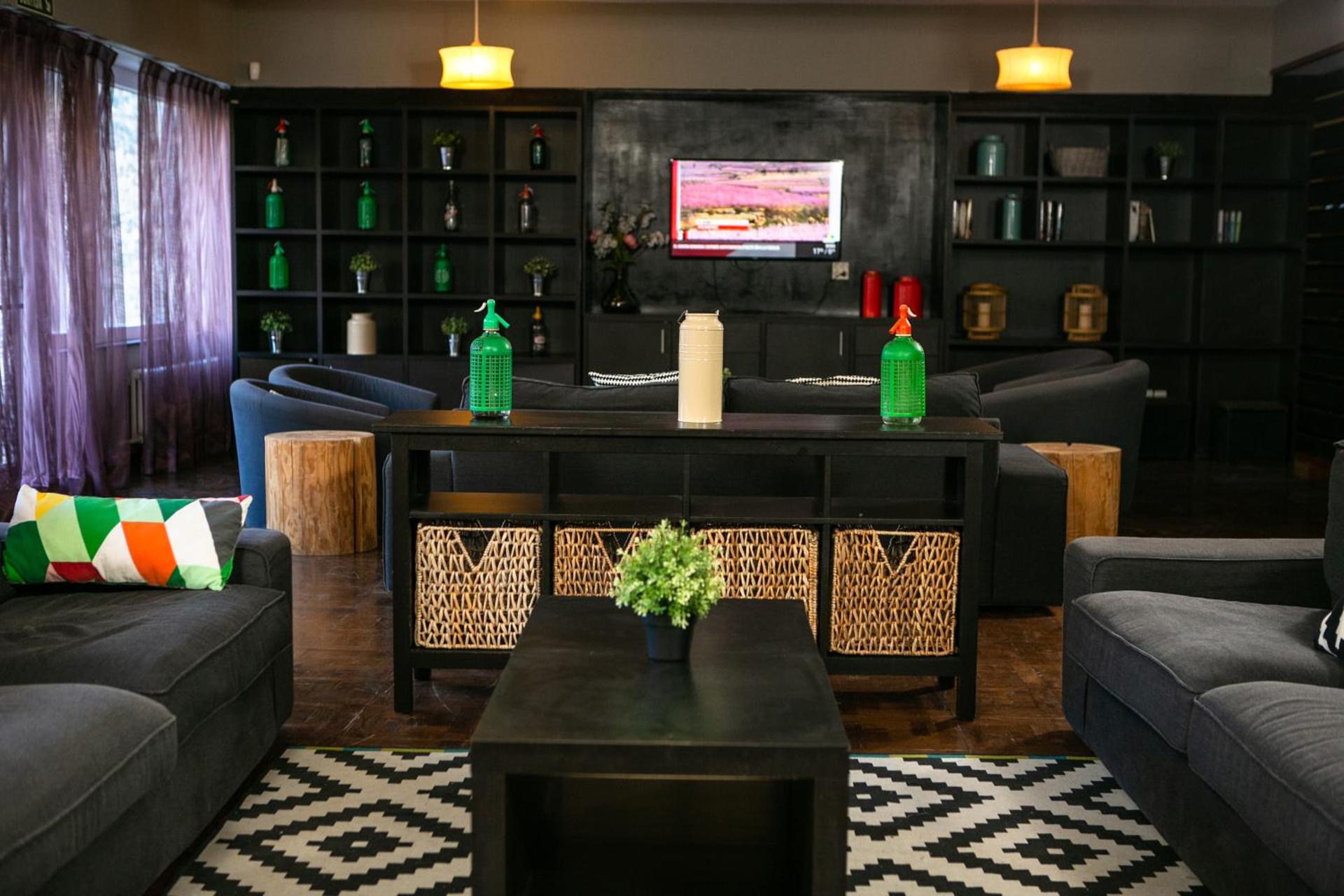 Communal lounge/ TV room