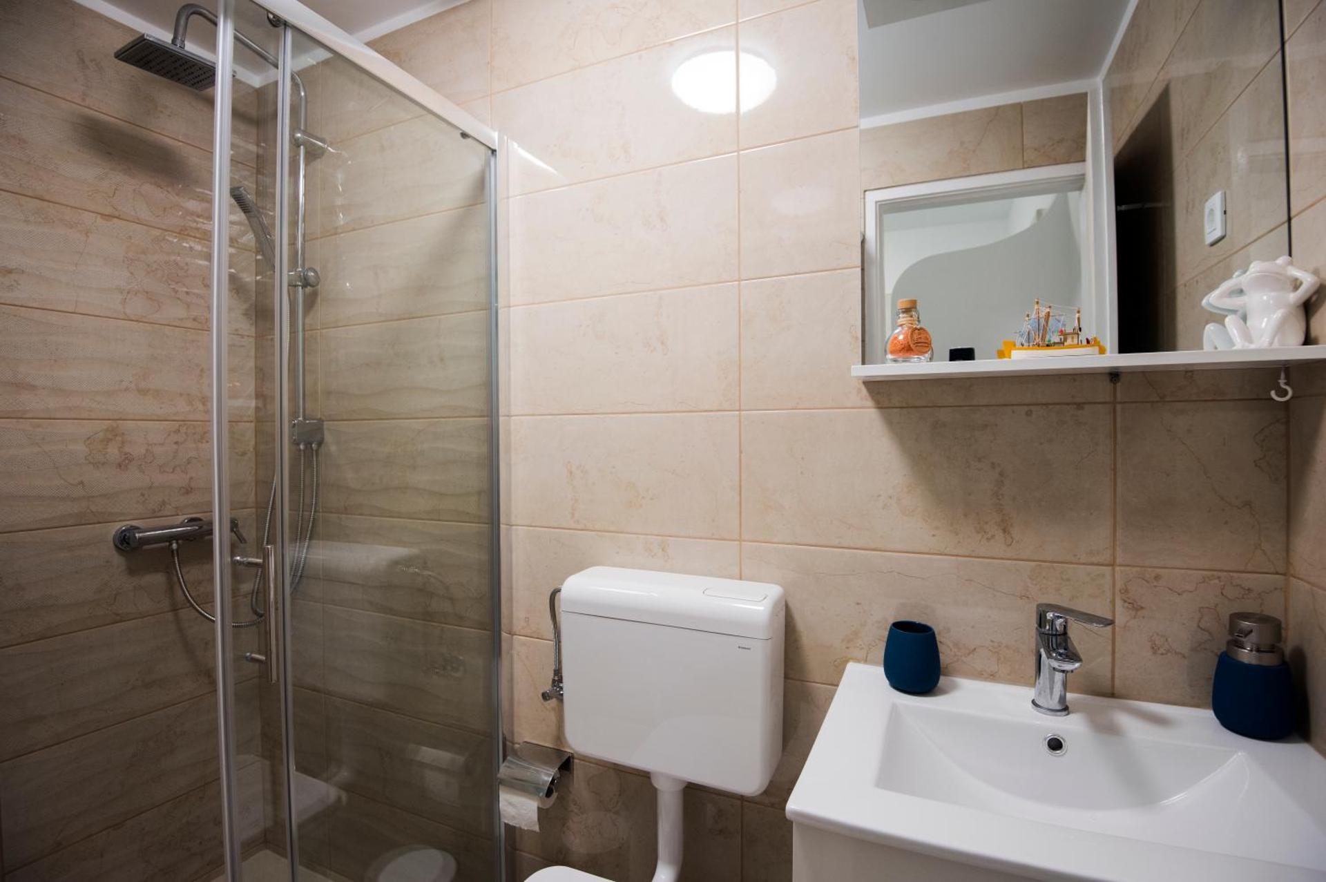 IBIS Your Cosy Oasis With Private Parking and Patio