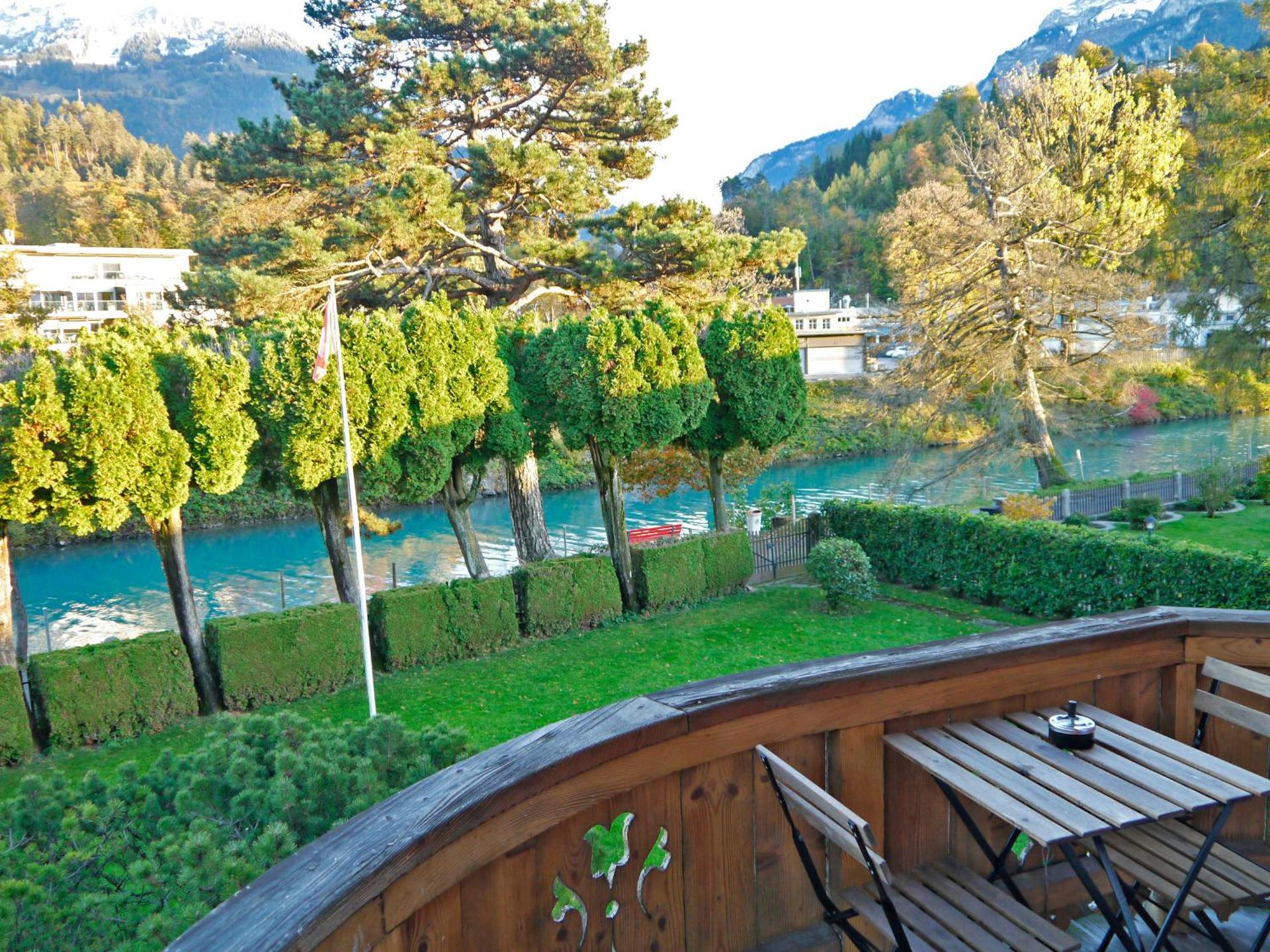 Apartment with Mountain View