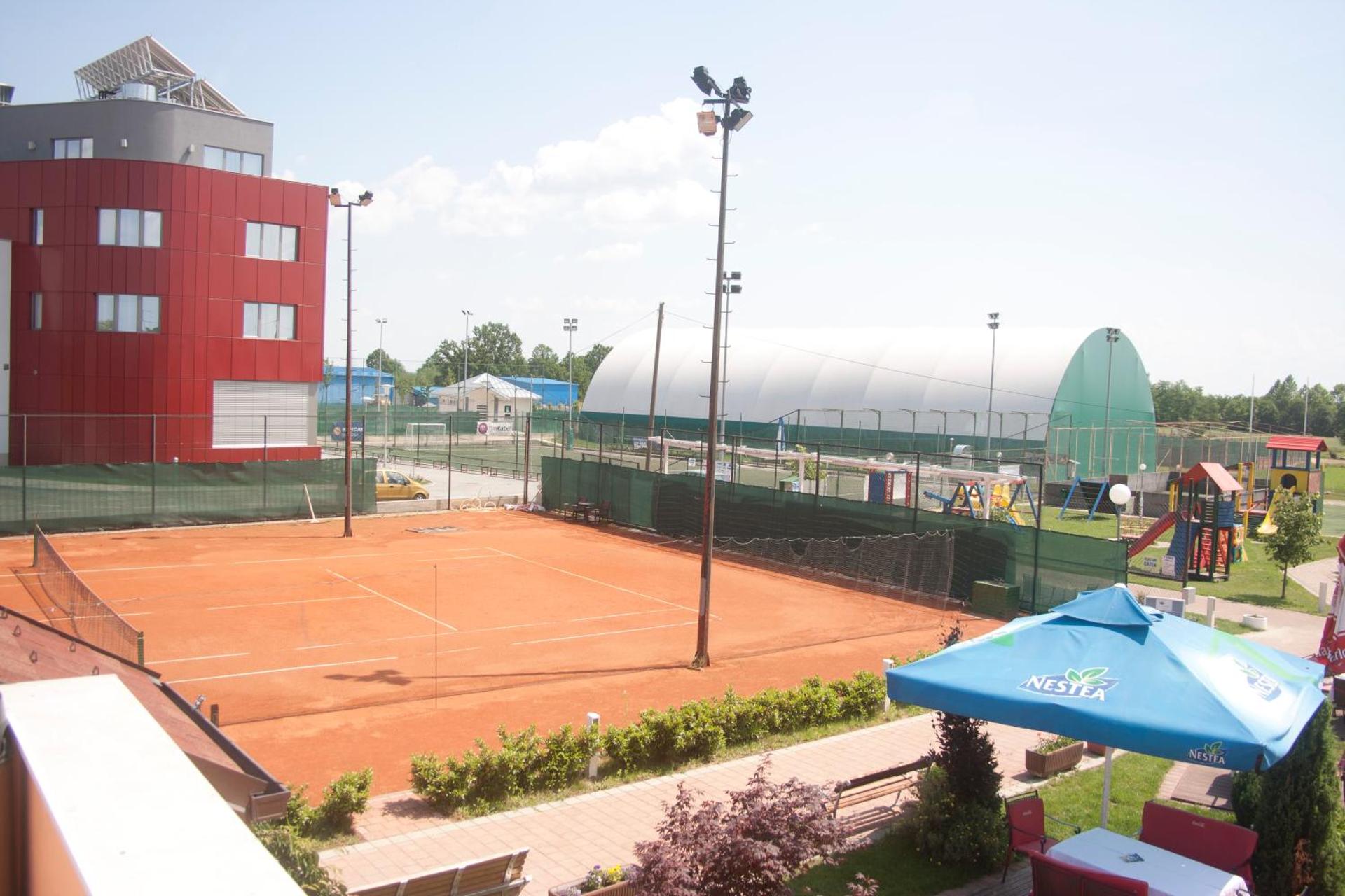 Tennis court