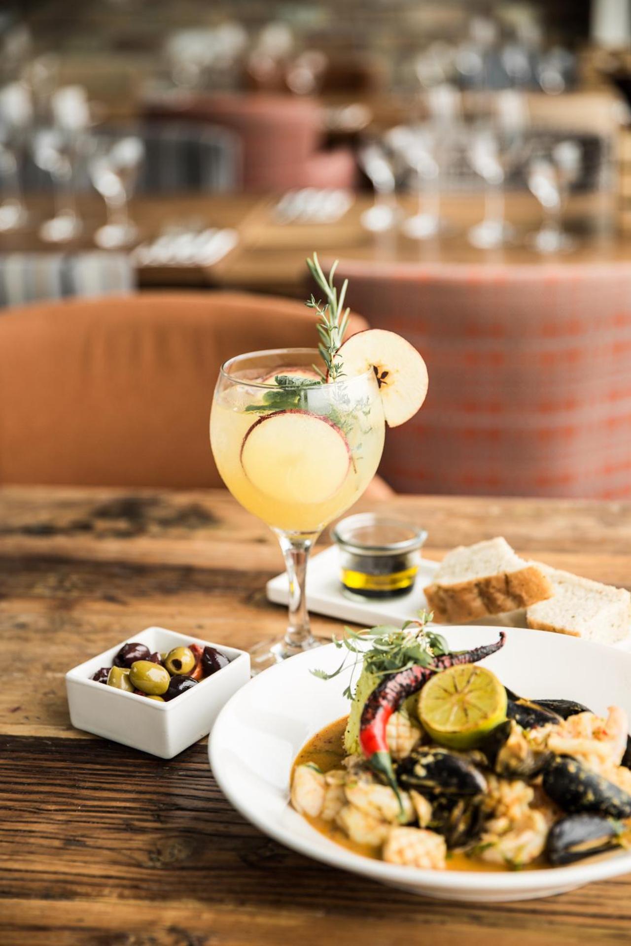 The Pickwick Inn & Oliver's Restaurant