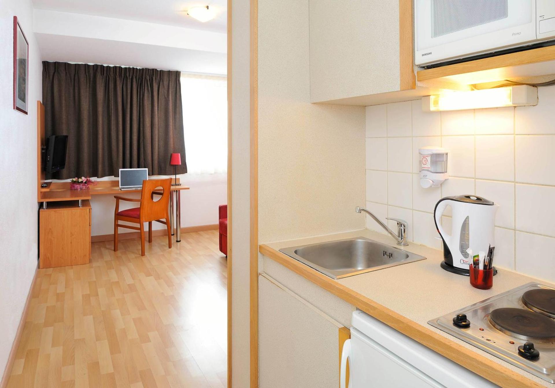 Kitchen or kitchenette