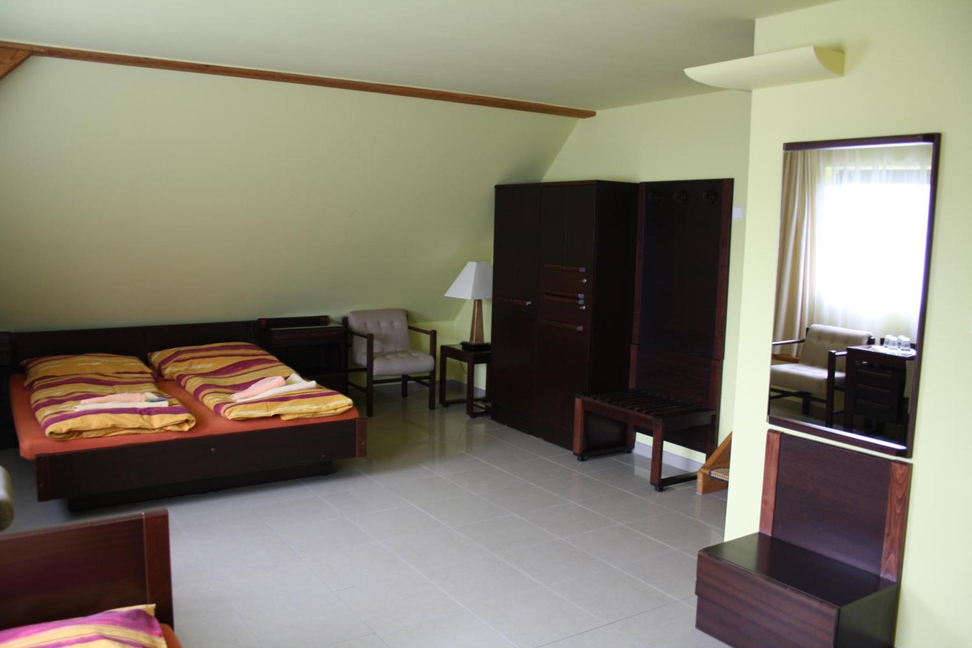 Classic Quadruple Room