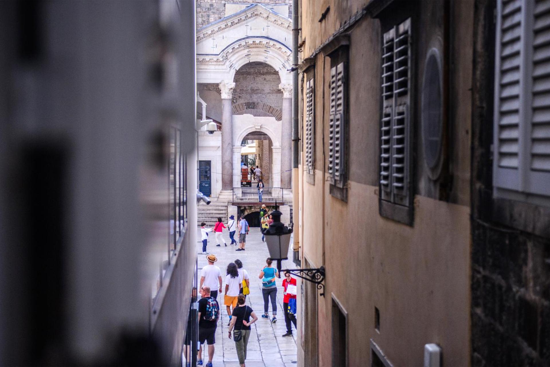 Grand Bedroom Aptm Palace Top Location