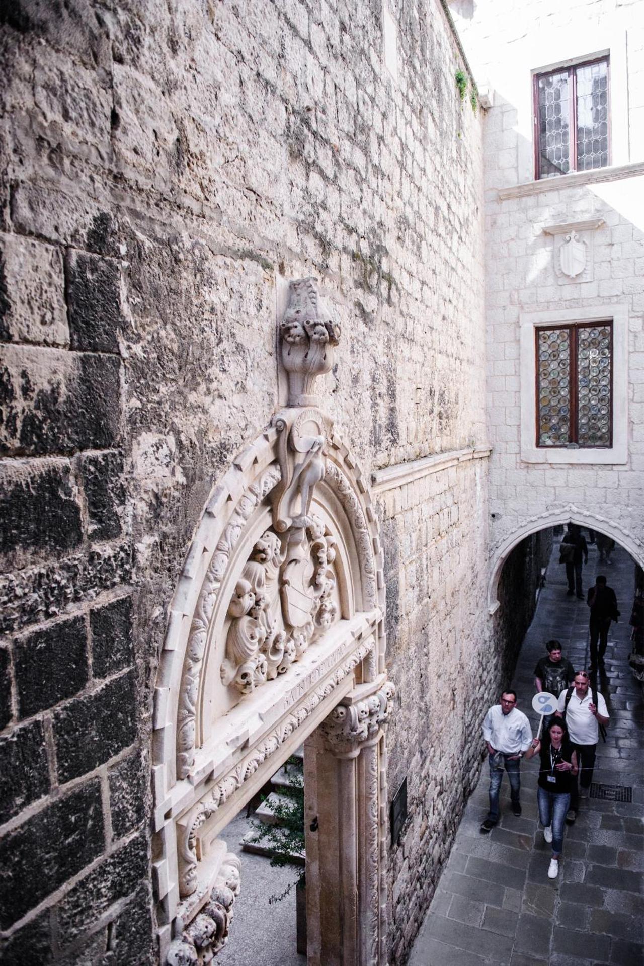 Grand Bedroom Aptm Palace Top Location