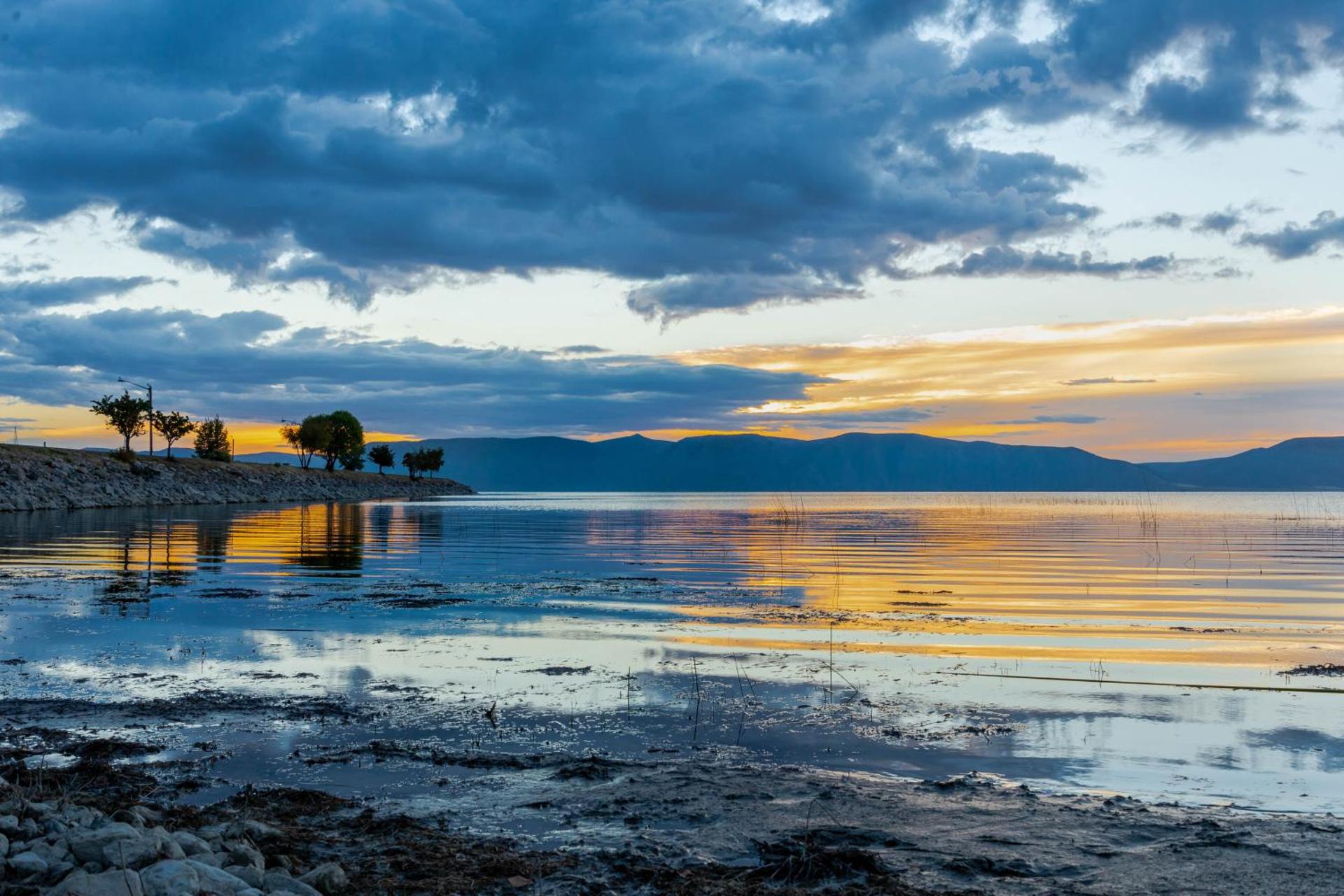 Lakeview Condo 941-1