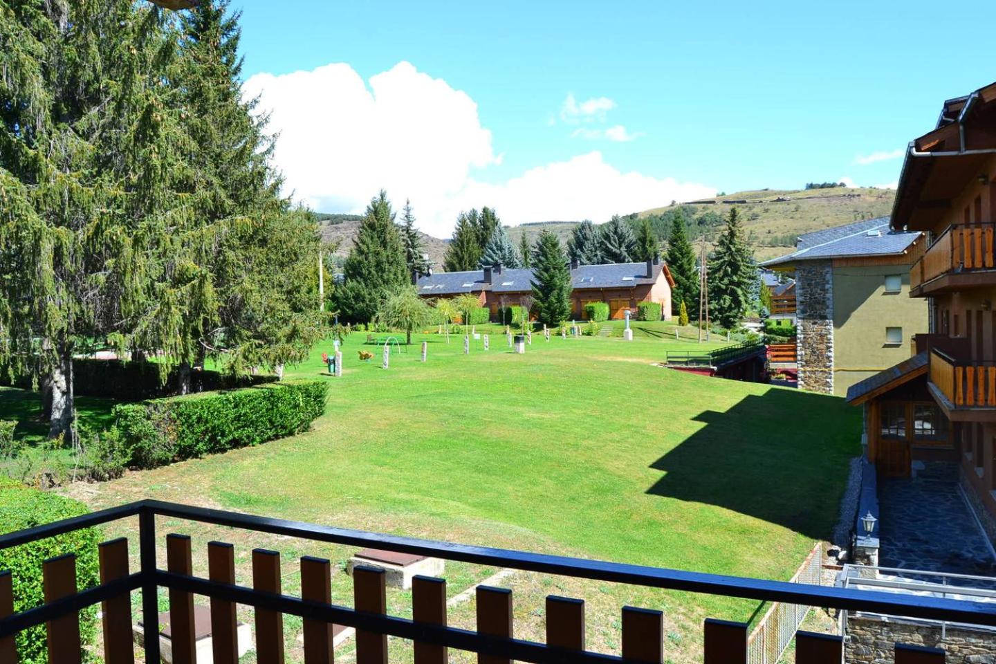 Amplio apartamento con piscina en Llívia