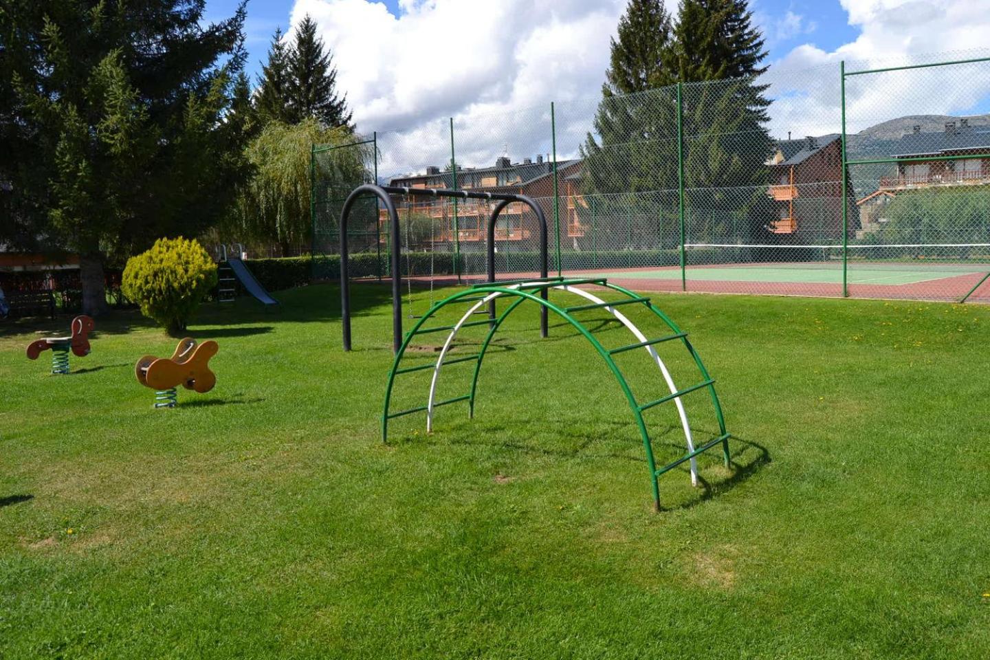 Amplio apartamento con piscina en Llívia