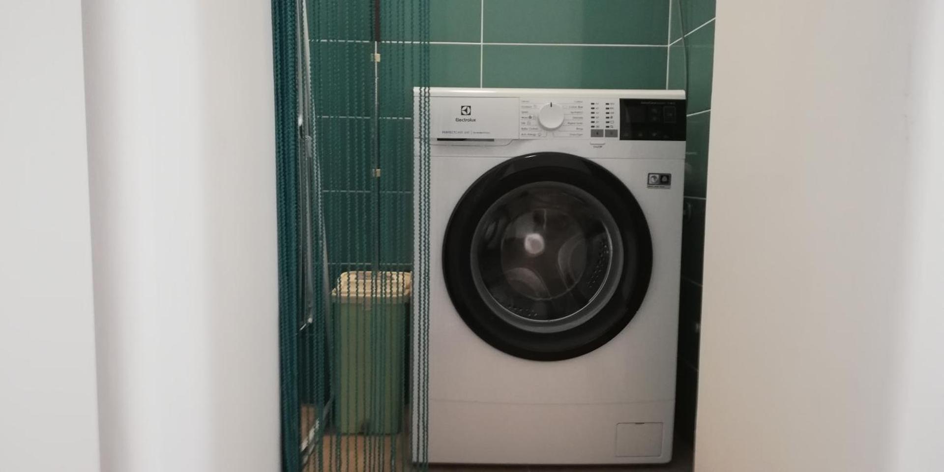 IBIS Your Cosy Oasis With Private Parking and Patio