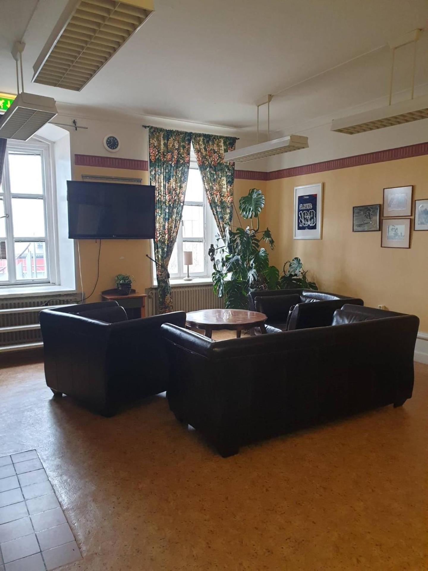 Communal lounge/ TV room