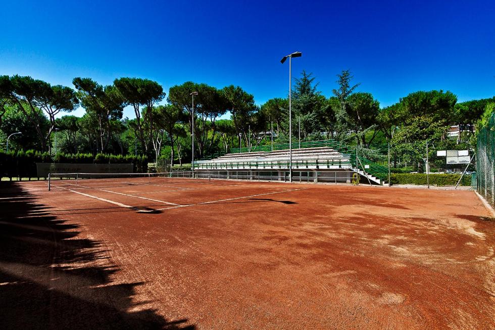 Tennis court