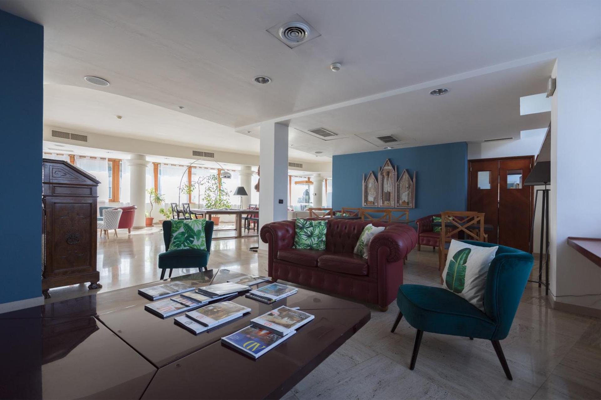 Communal lounge/ TV room