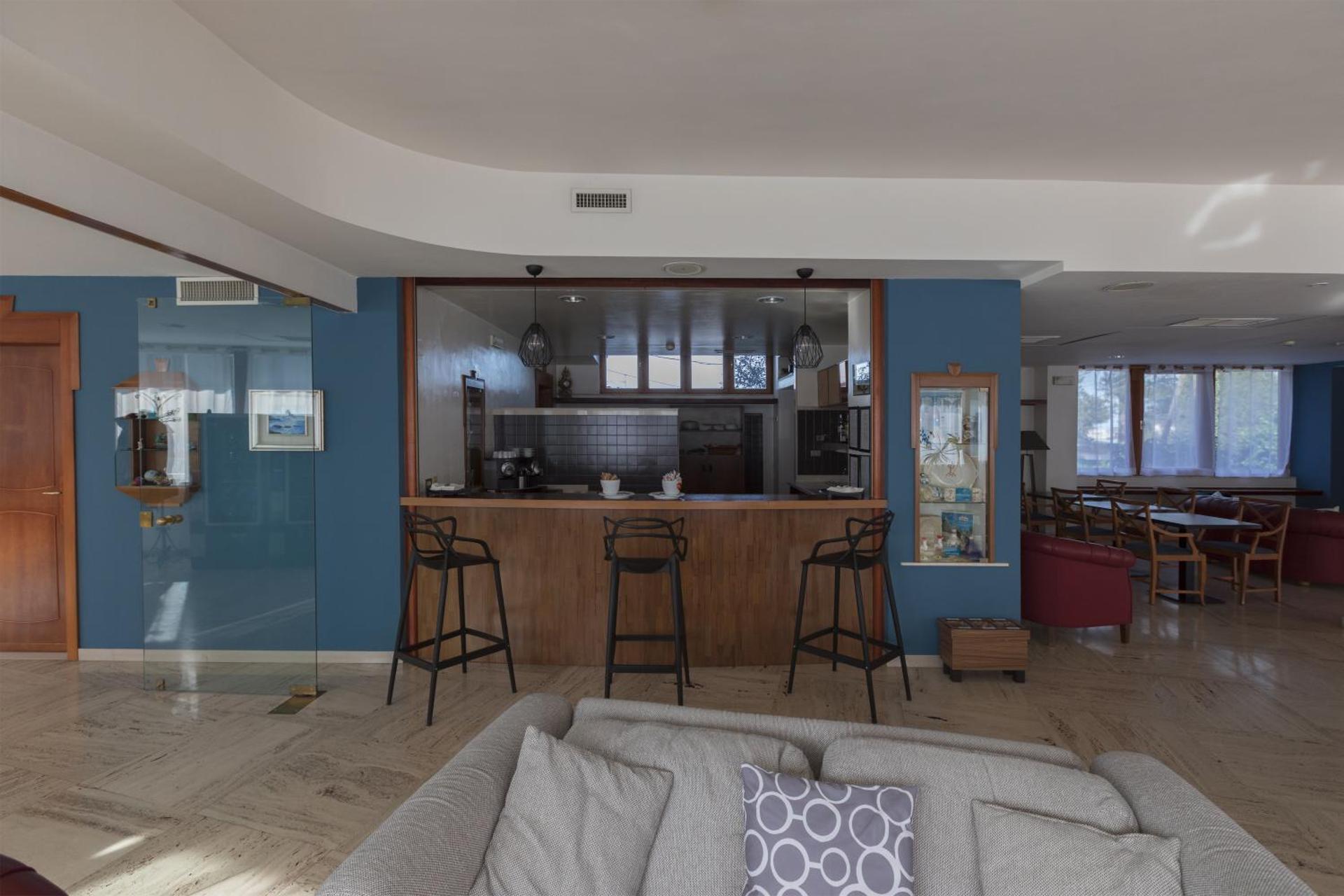 Communal lounge/ TV room