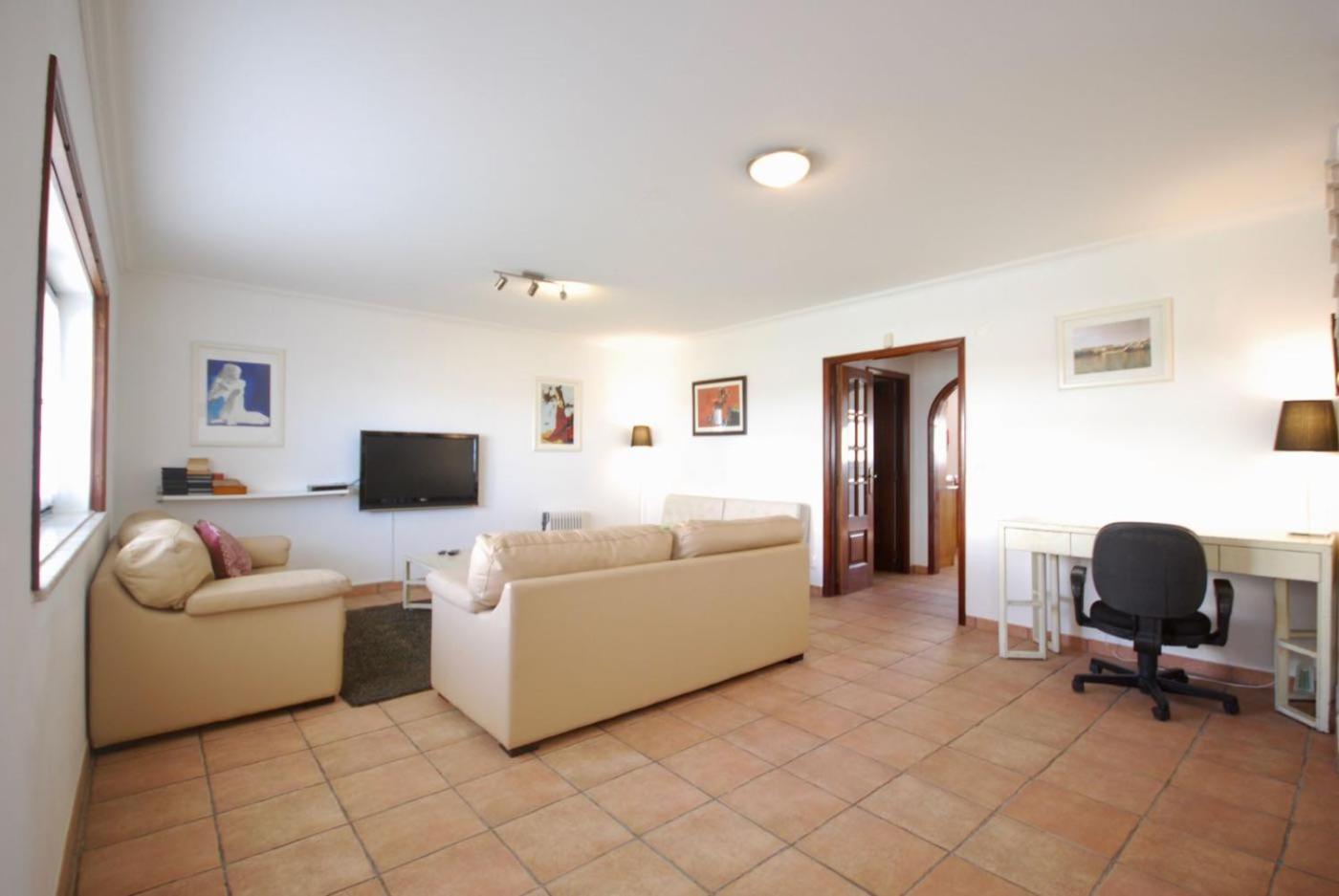 Communal lounge/ TV room