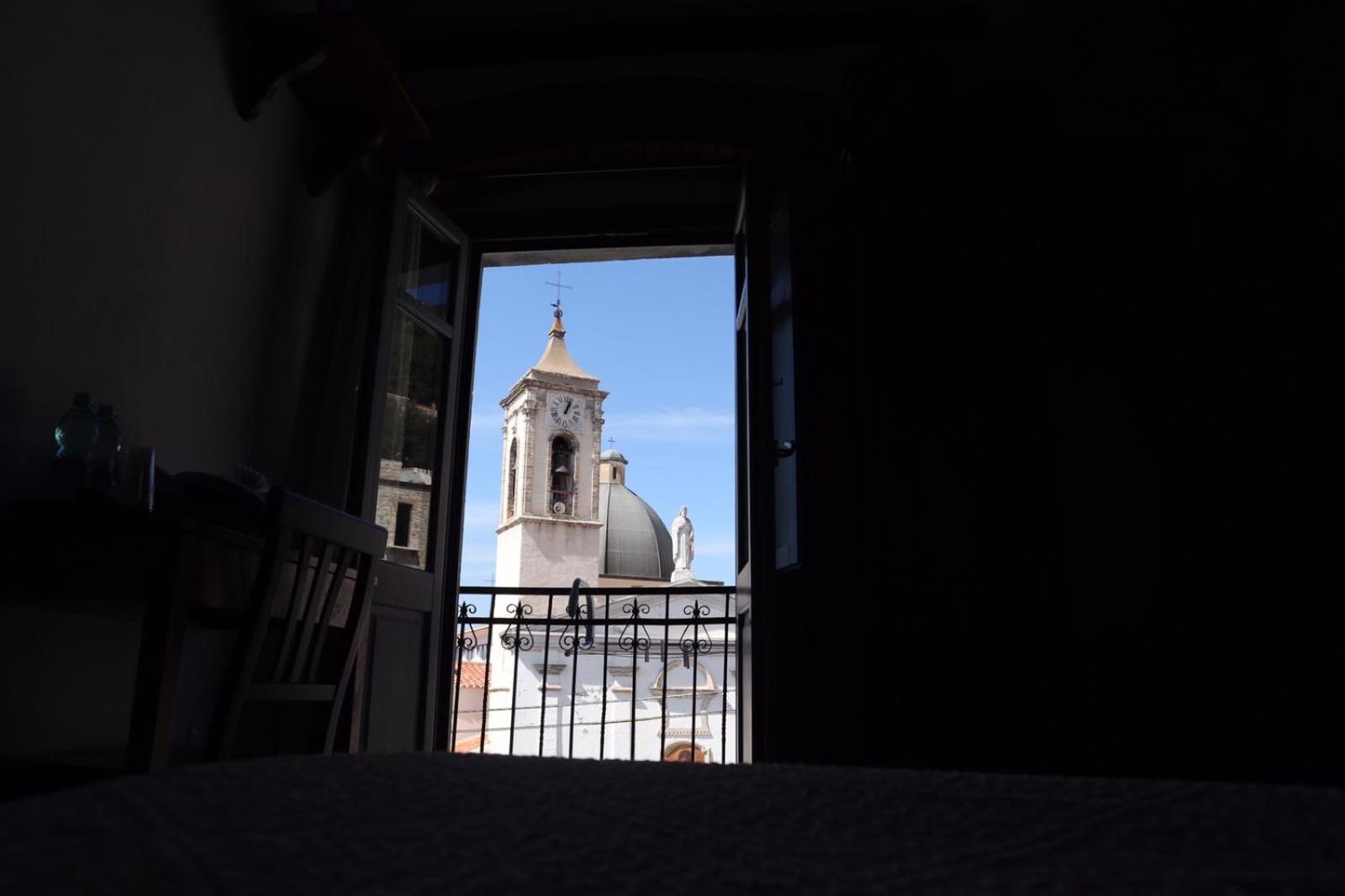 Drommire In Plassa E Clesia