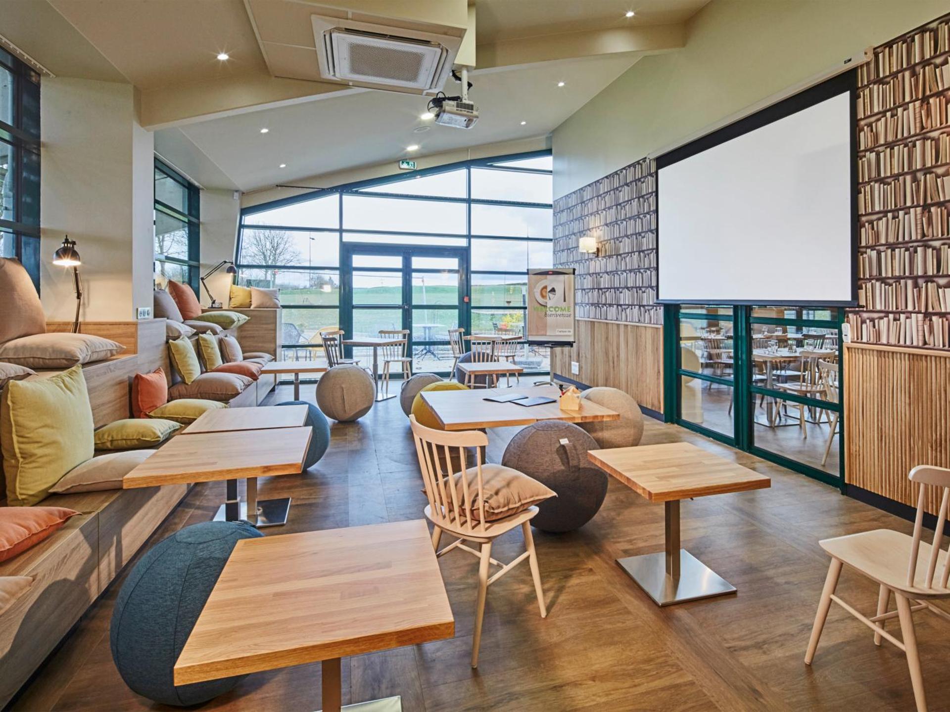 Communal lounge/ TV room