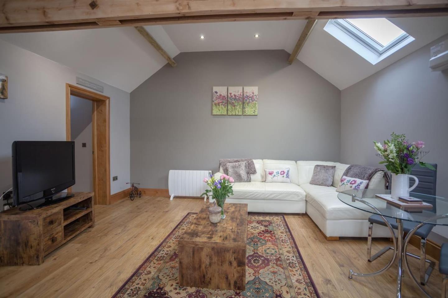 Herefordshire - Little Oak - Charming Cottage in Rural Location North of Hereford - Sleeps 2 Guets - Ideal For A Cozy Trip Away - Hosted By RENTMYHOUSE