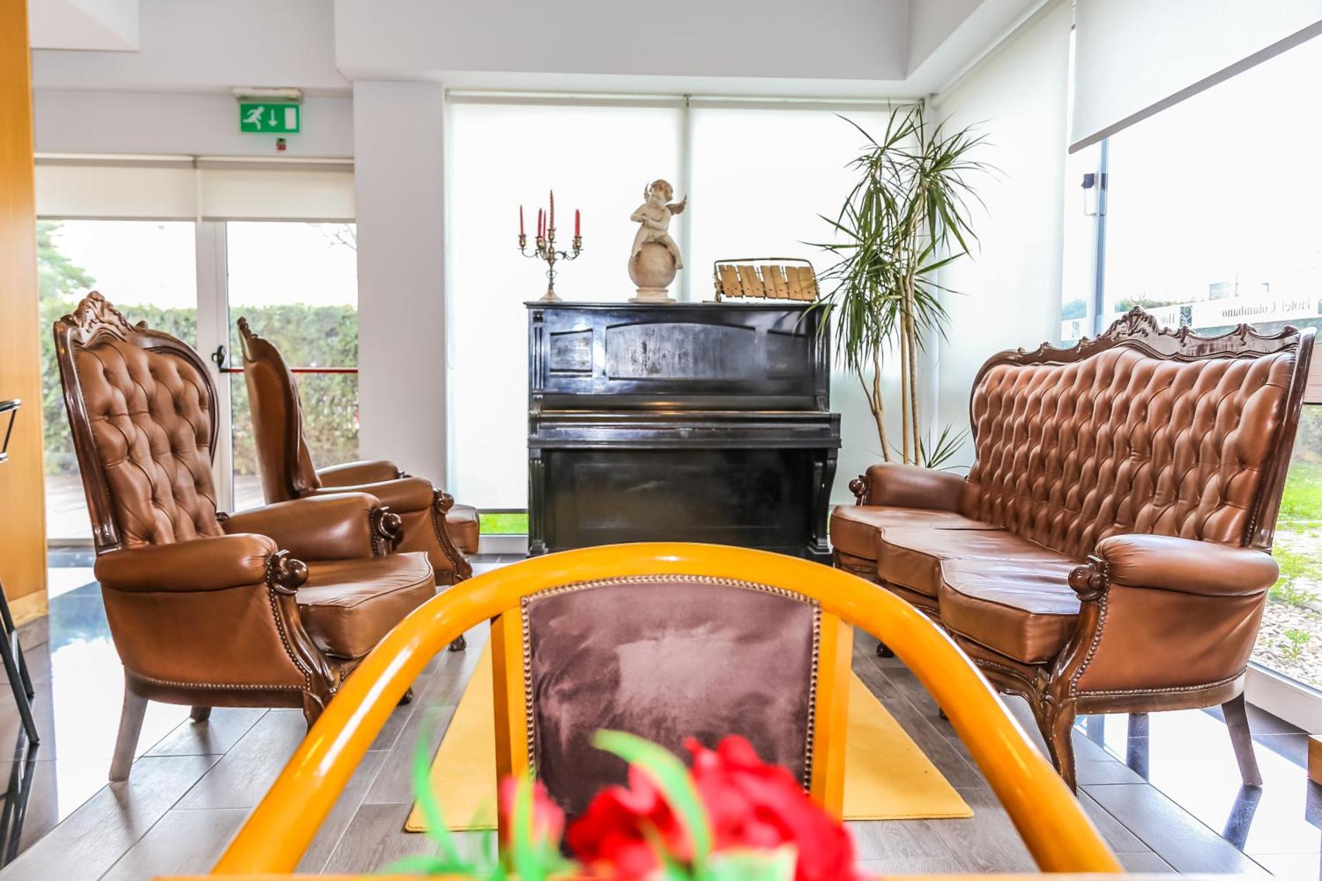 Communal lounge/ TV room