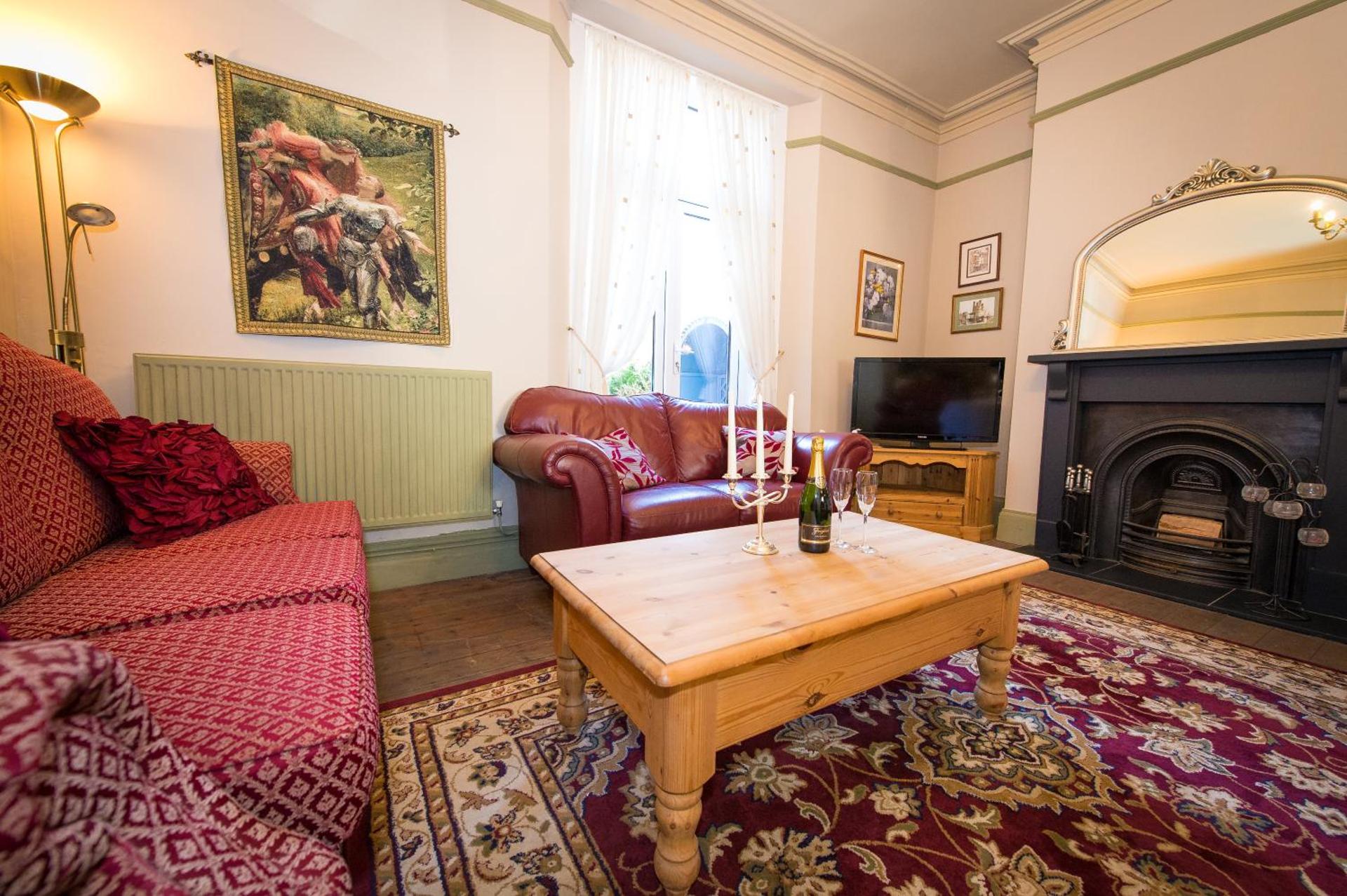 Communal lounge/ TV room