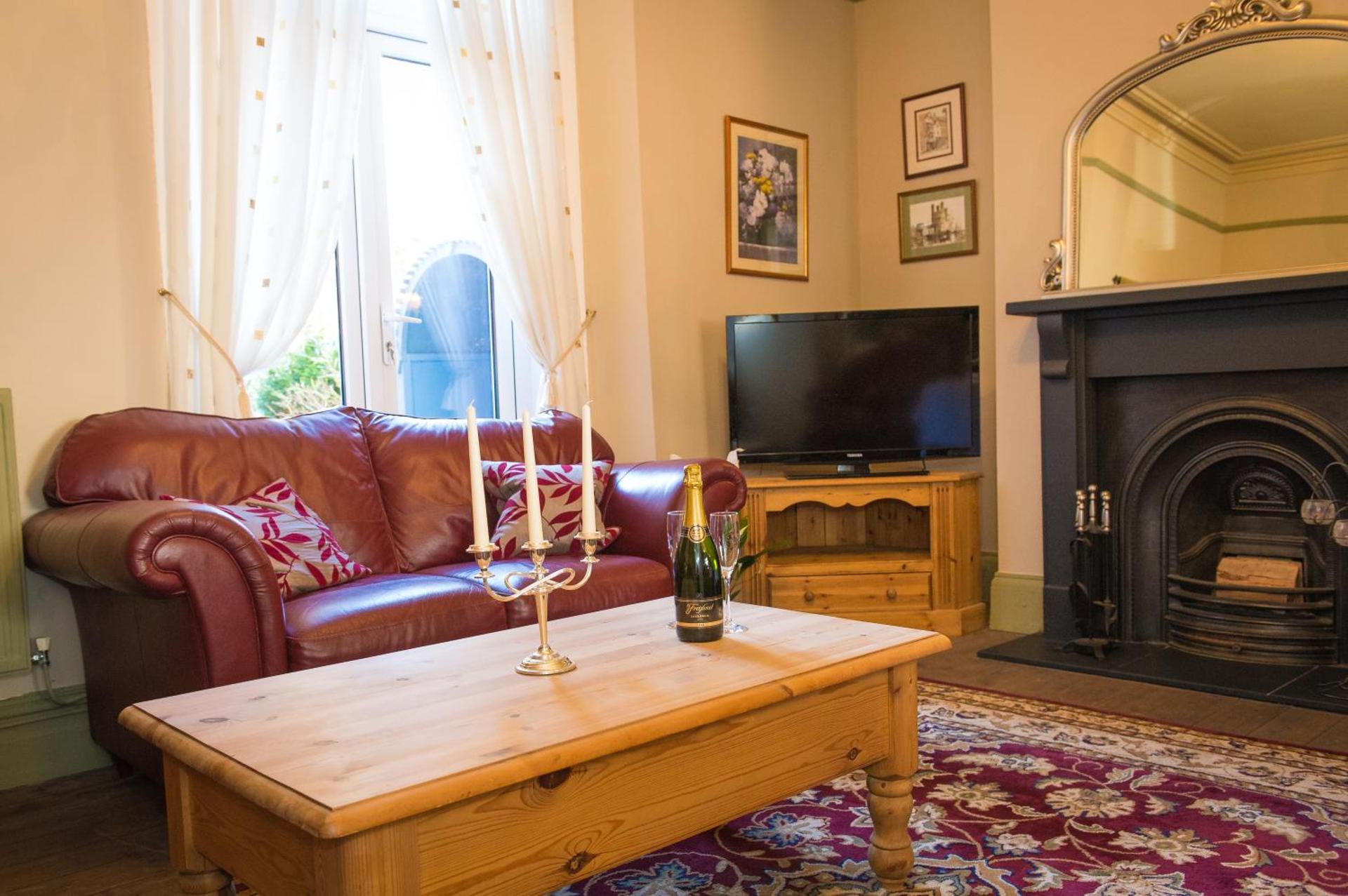 Communal lounge/ TV room