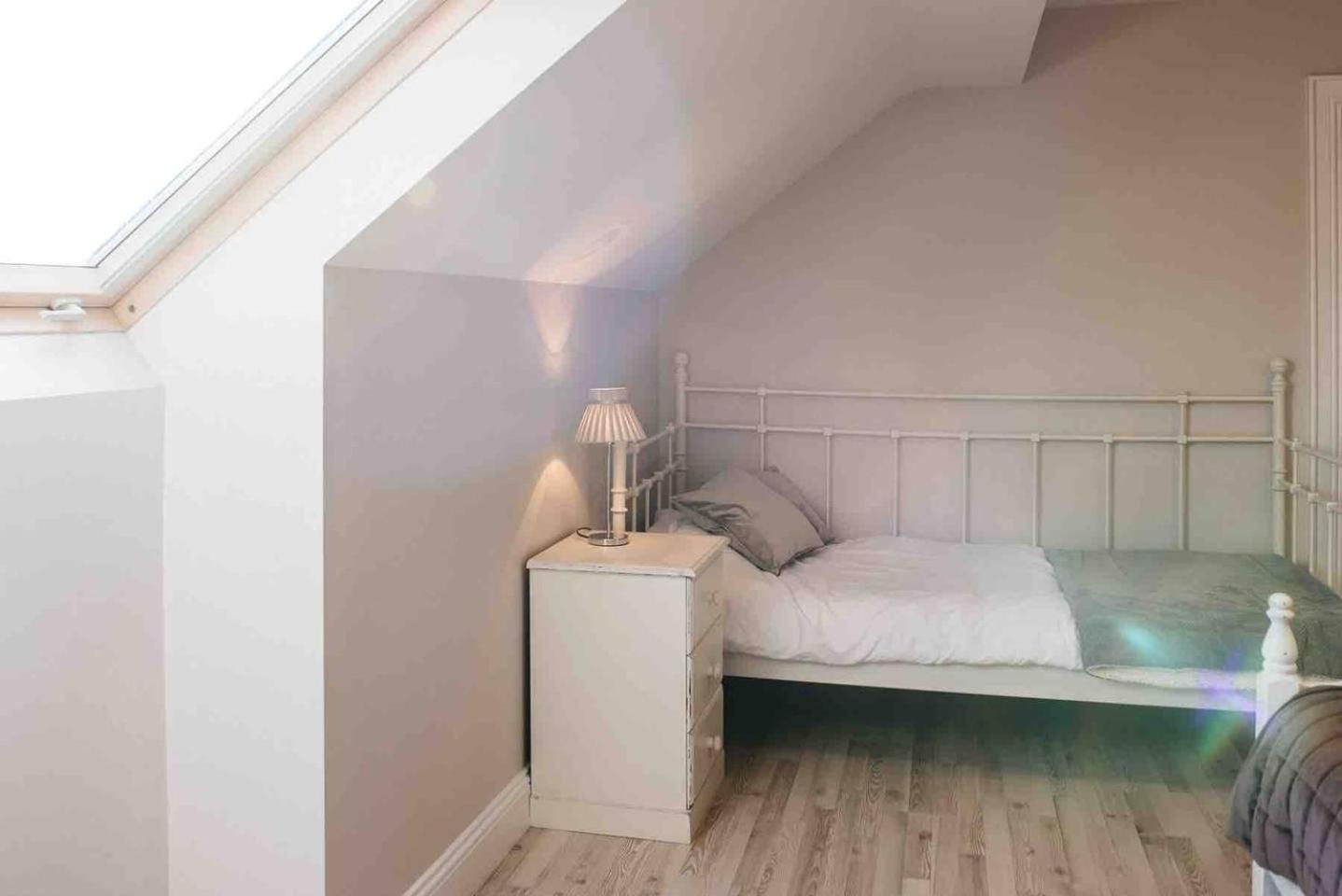 Hill House Apartment