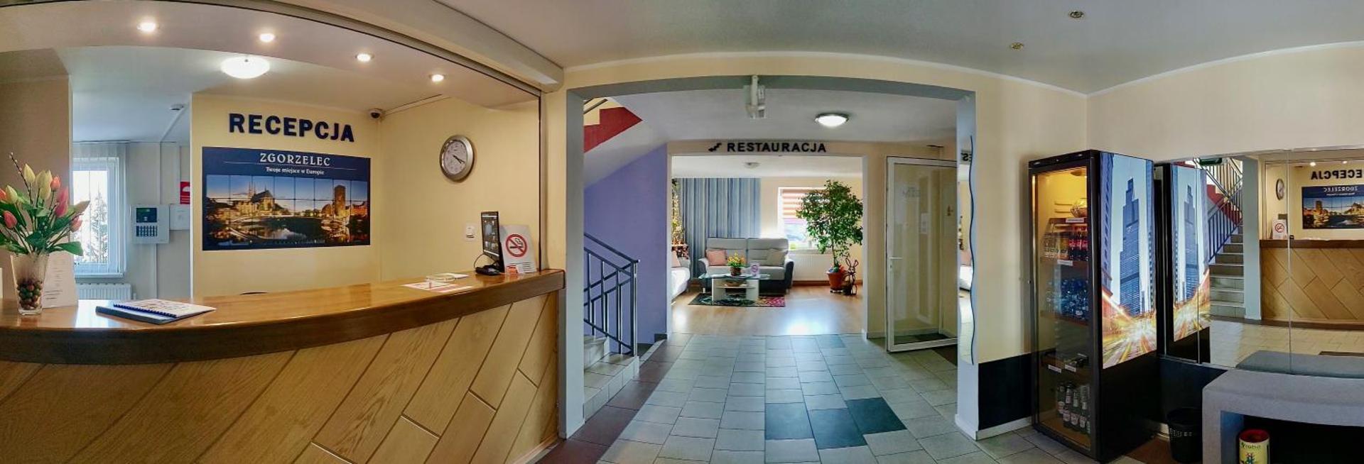 Communal lounge/ TV room