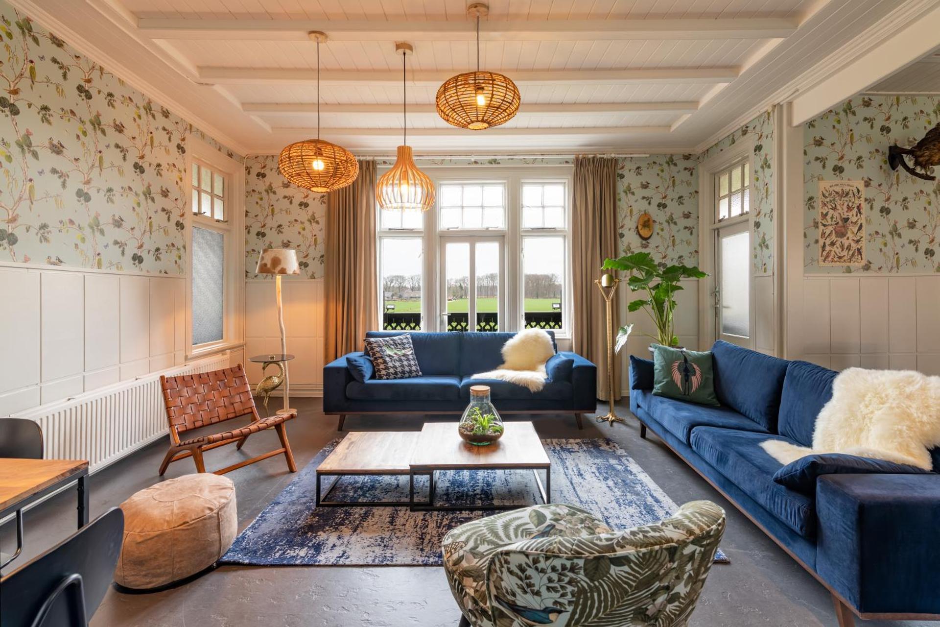 Communal lounge/ TV room