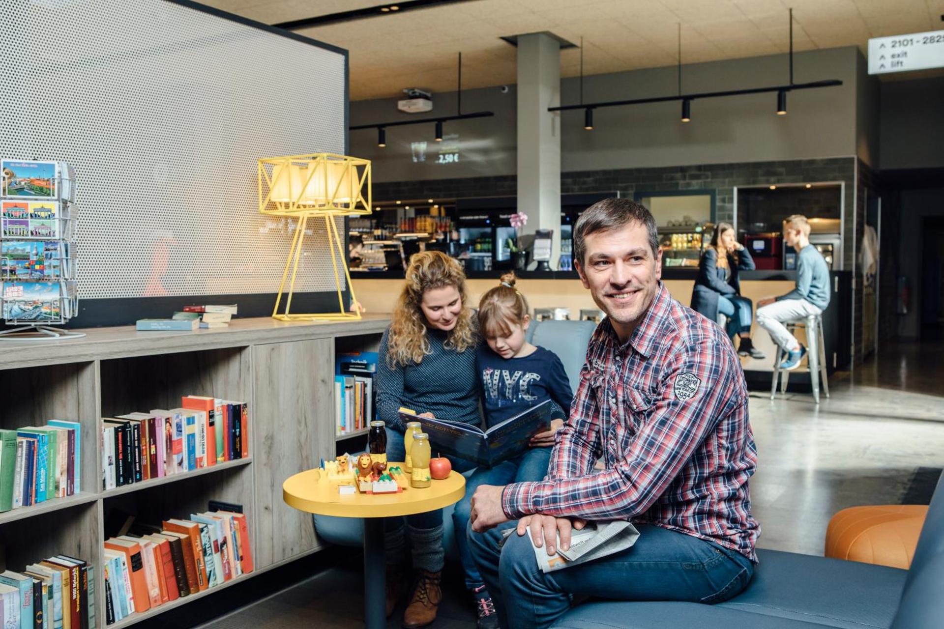 Communal lounge/ TV room