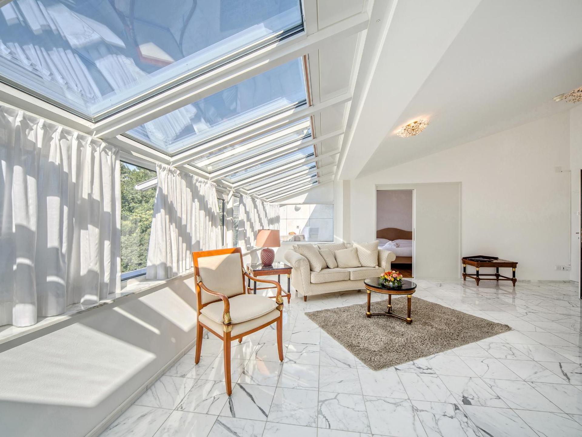 Photo of the whole room