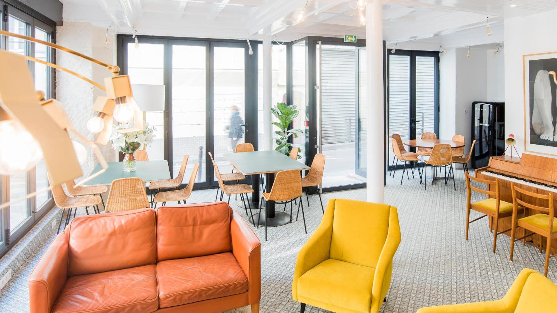 Communal lounge/ TV room