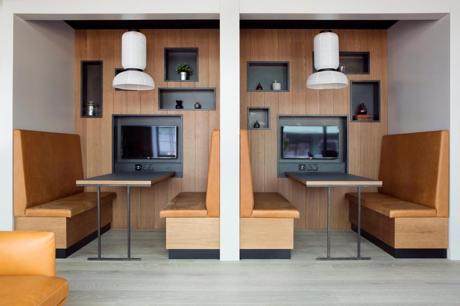 Communal lounge/ TV room