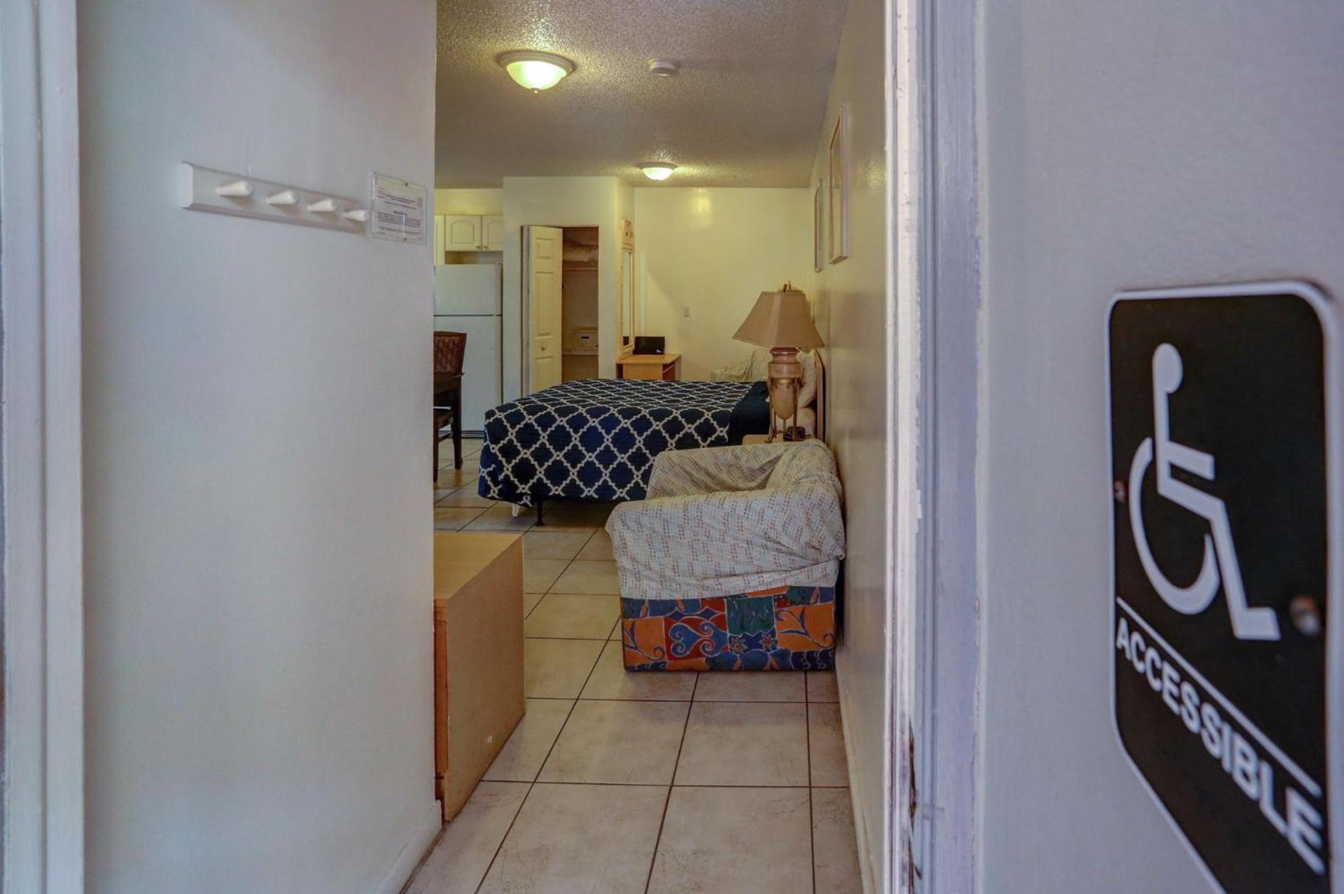 Richard's Motel Studios