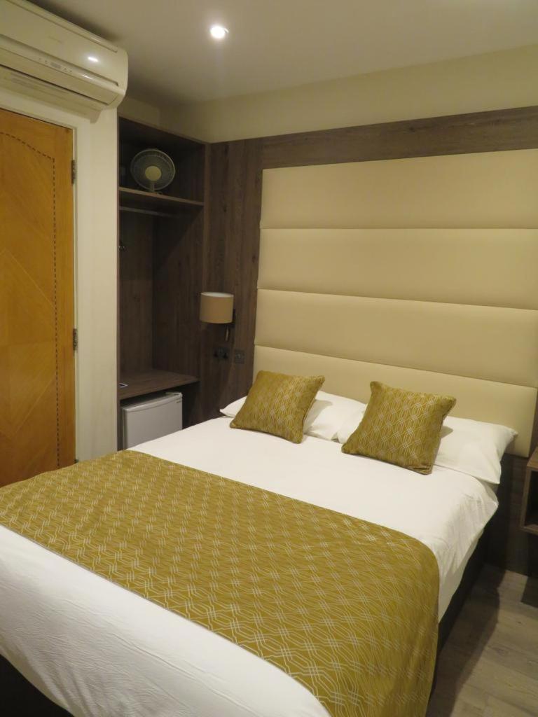  Double Room No Window