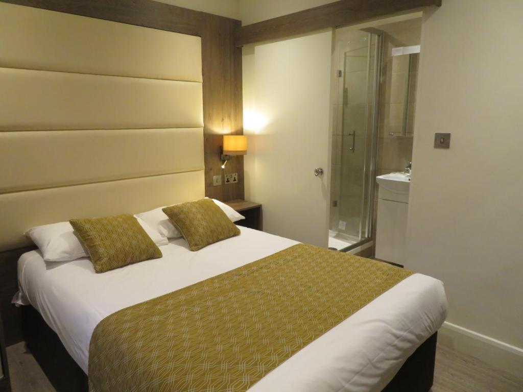 Glendale Hyde Park Hotel