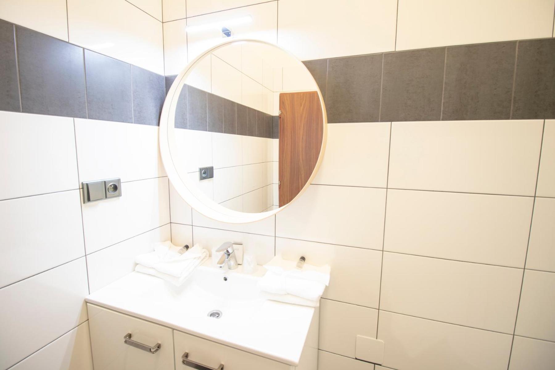 Deluxe Octuple Room With External Private Bathroom 1