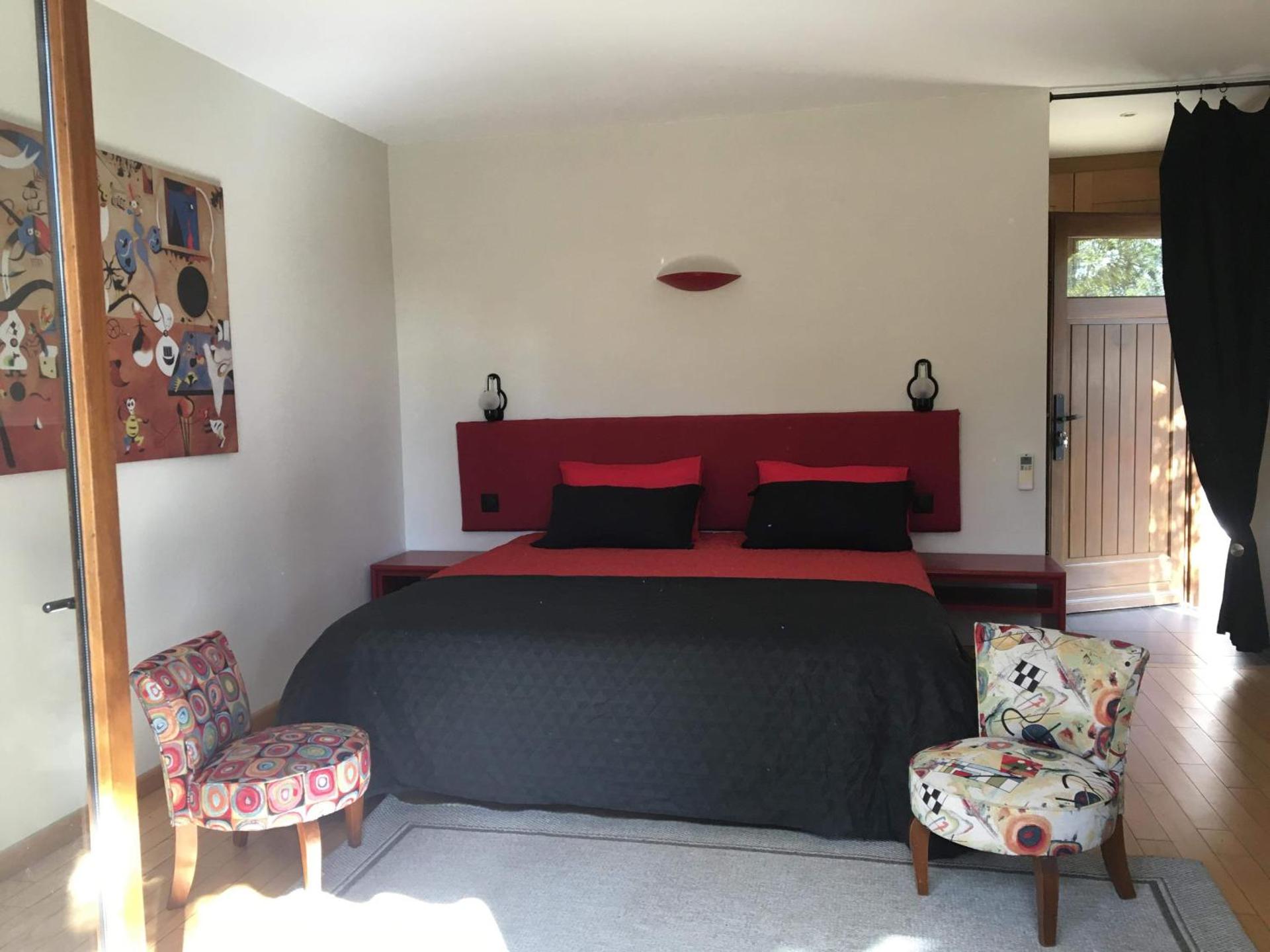 Photo of the whole room