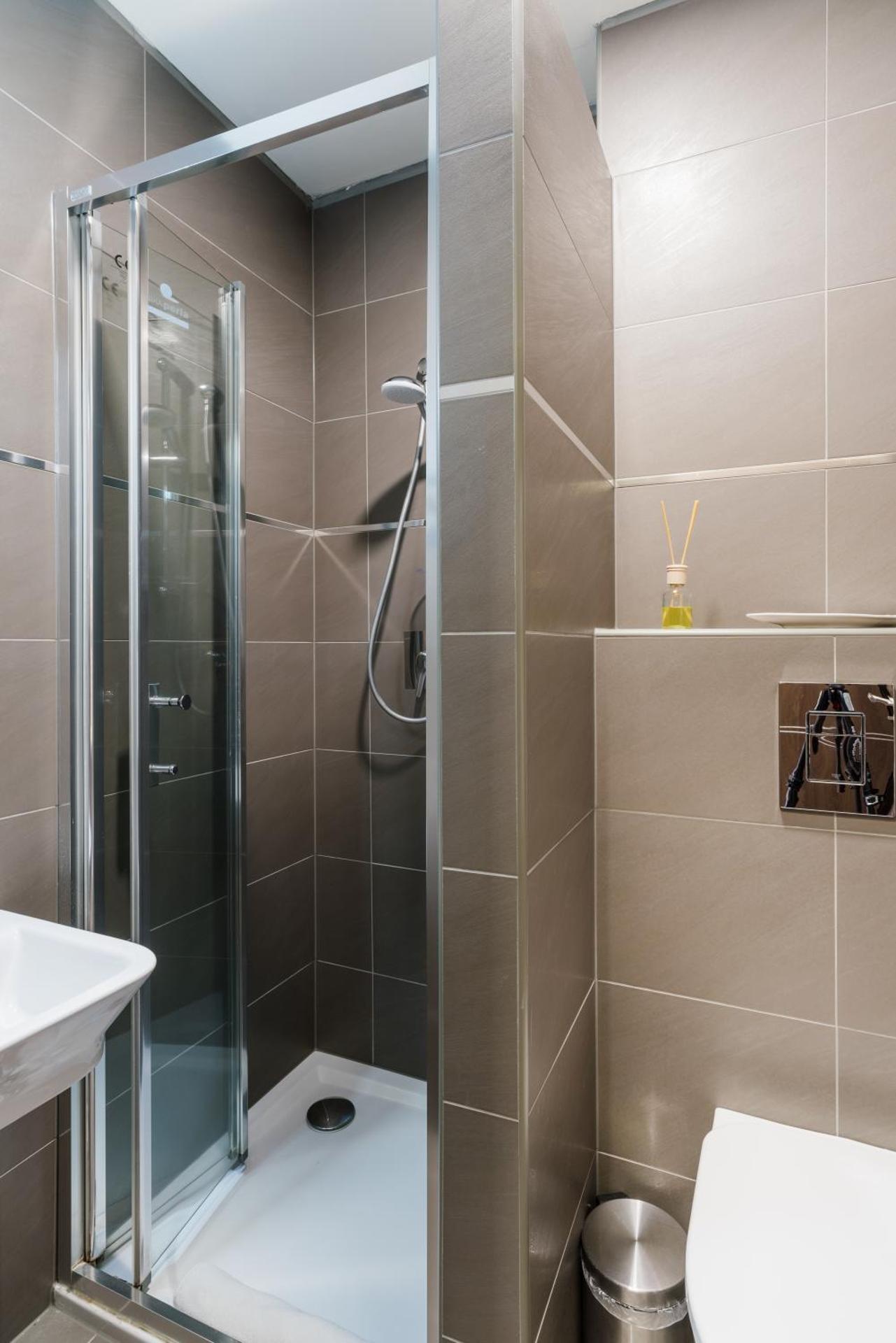 Amstel Hattyú Panzió -Érintésmentes bejelentkezés